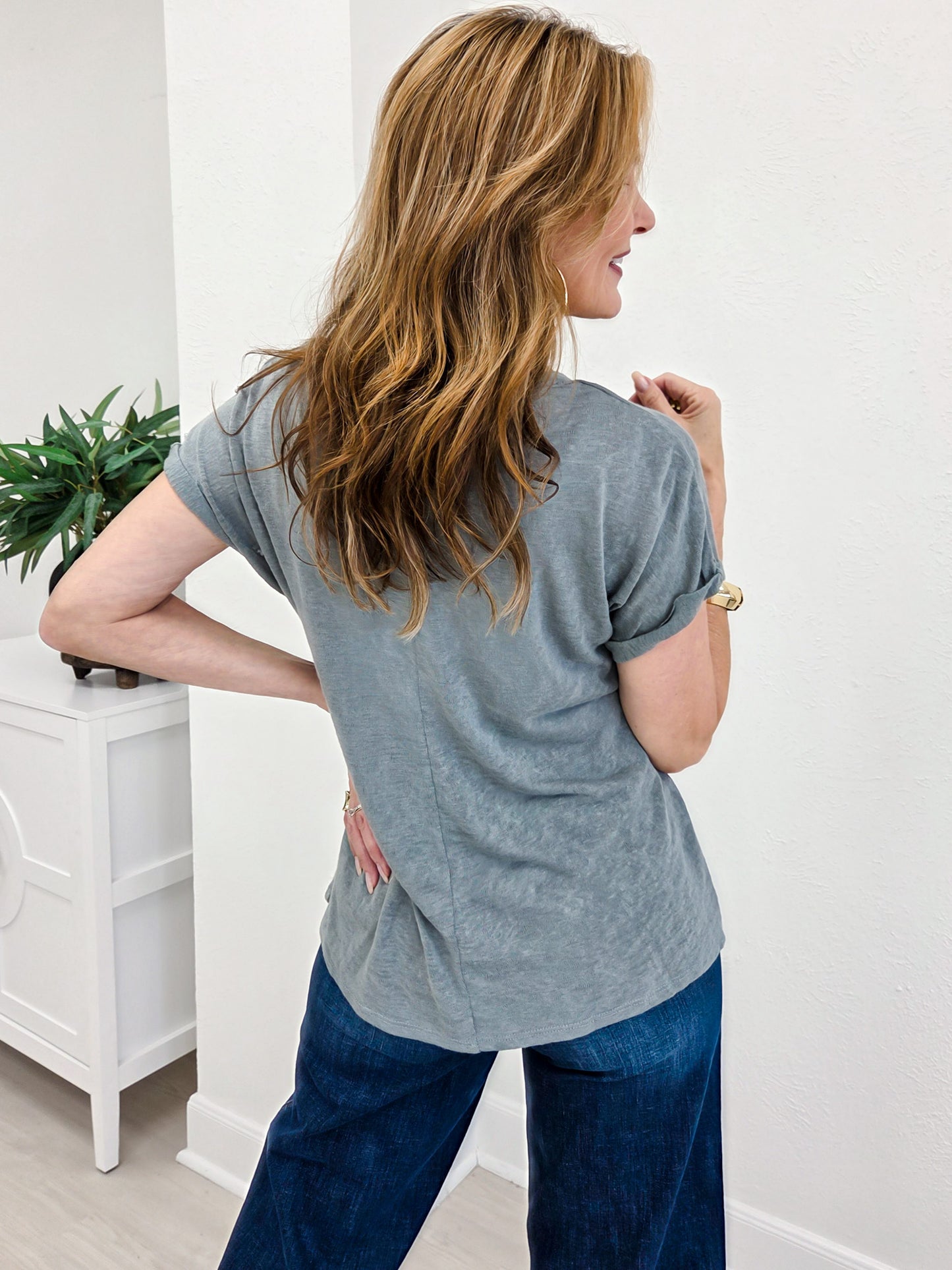 Easy To Wear Slub V-Neck Cuffed Short Sleeve Top