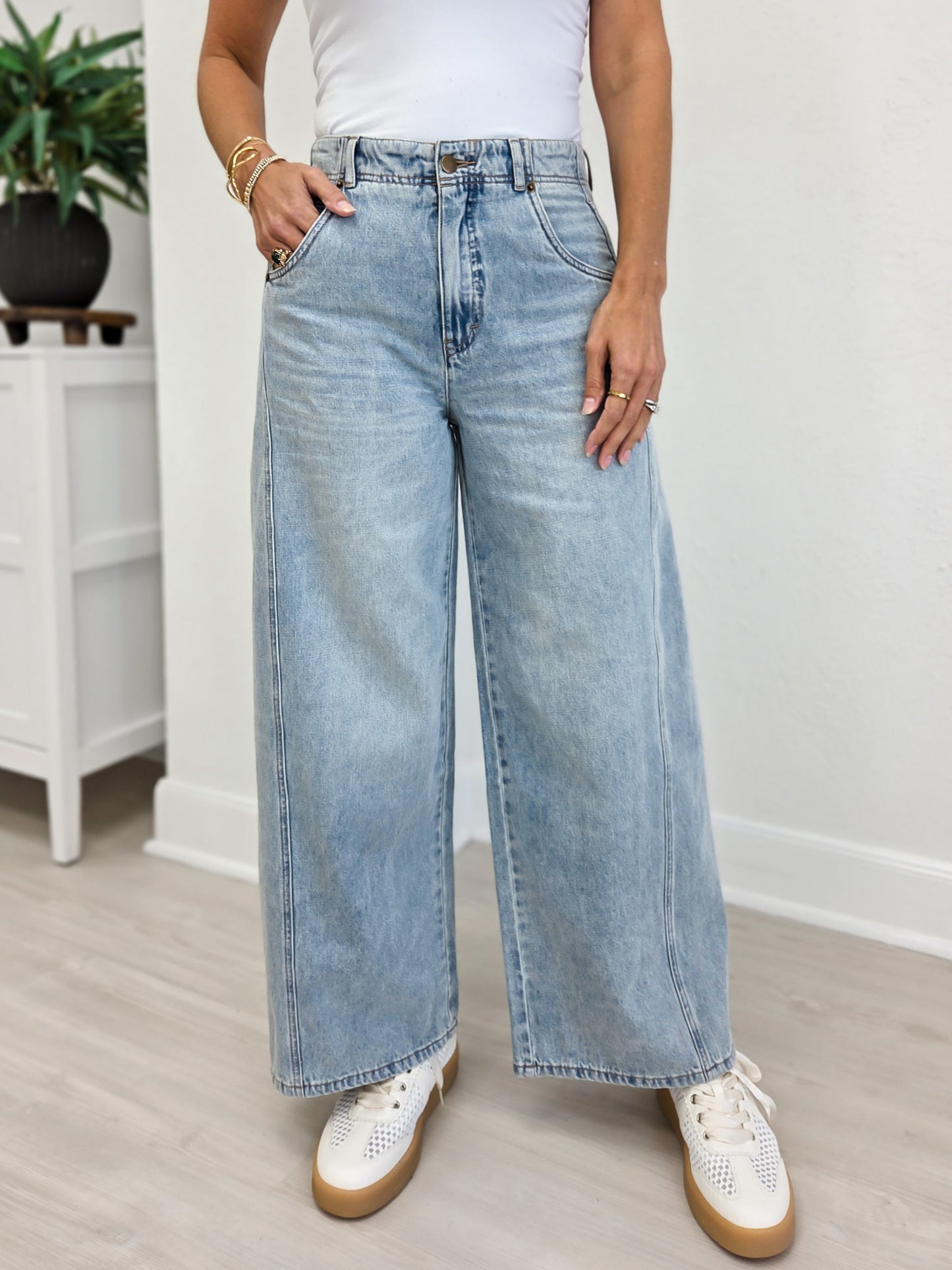 Vintage Wash Wide Leg Paneled Jean