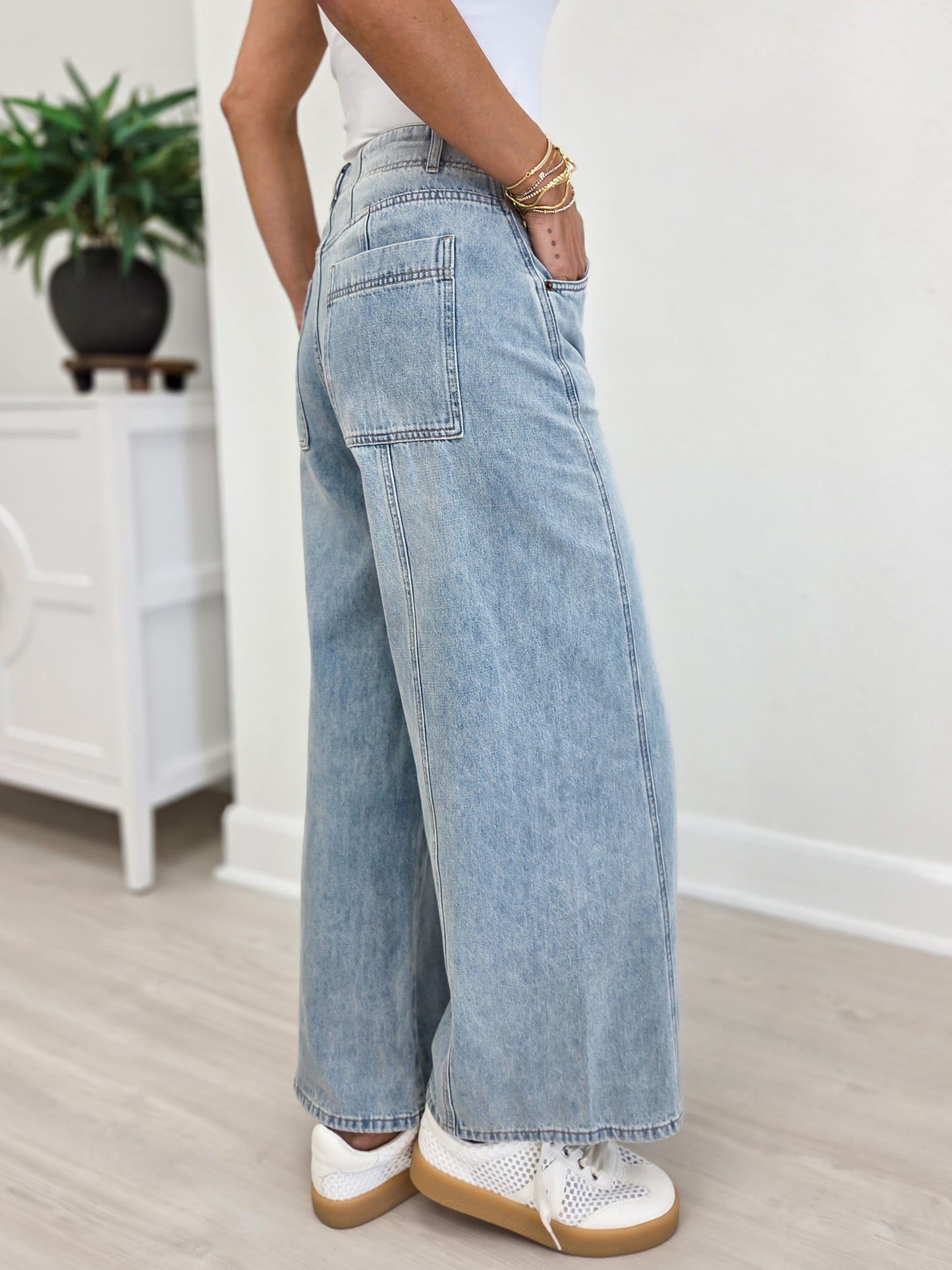 Vintage Wash Wide Leg Paneled Jean