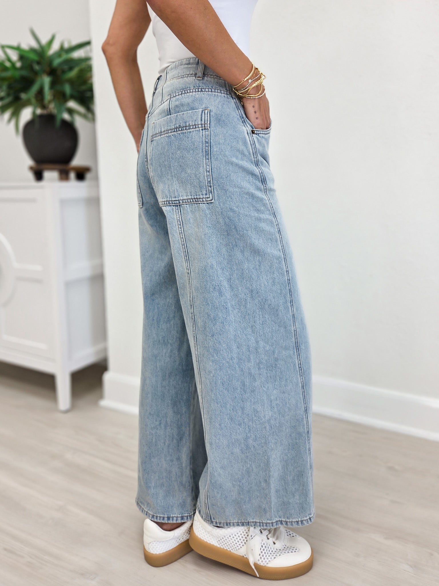 Vintage Wash Wide Leg Paneled Jean
