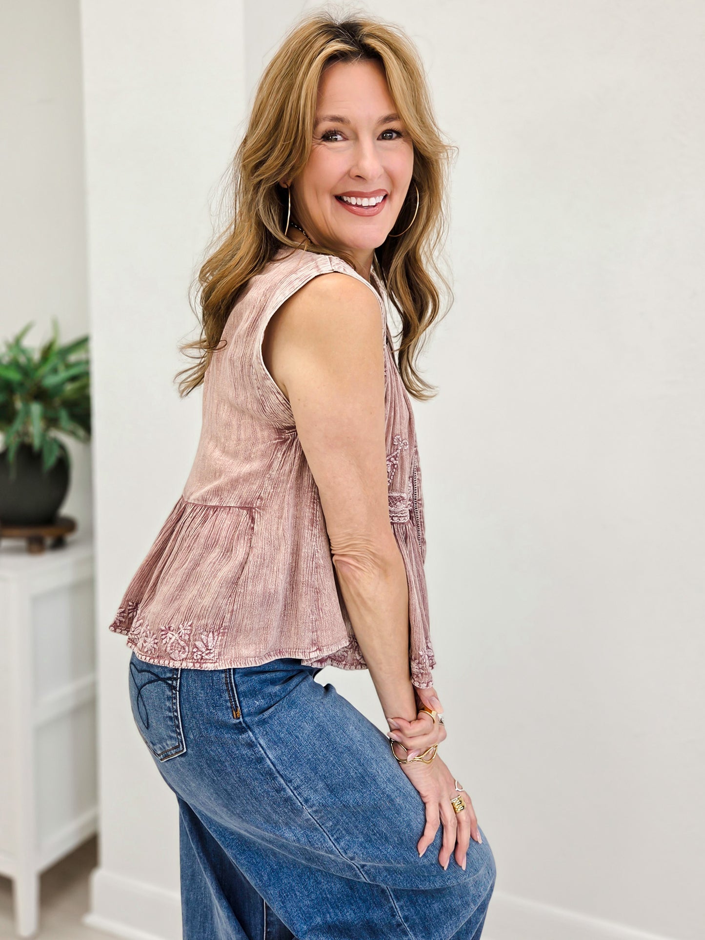 Embroidery V-Neck Sleeveless Relaxed-Fit Top