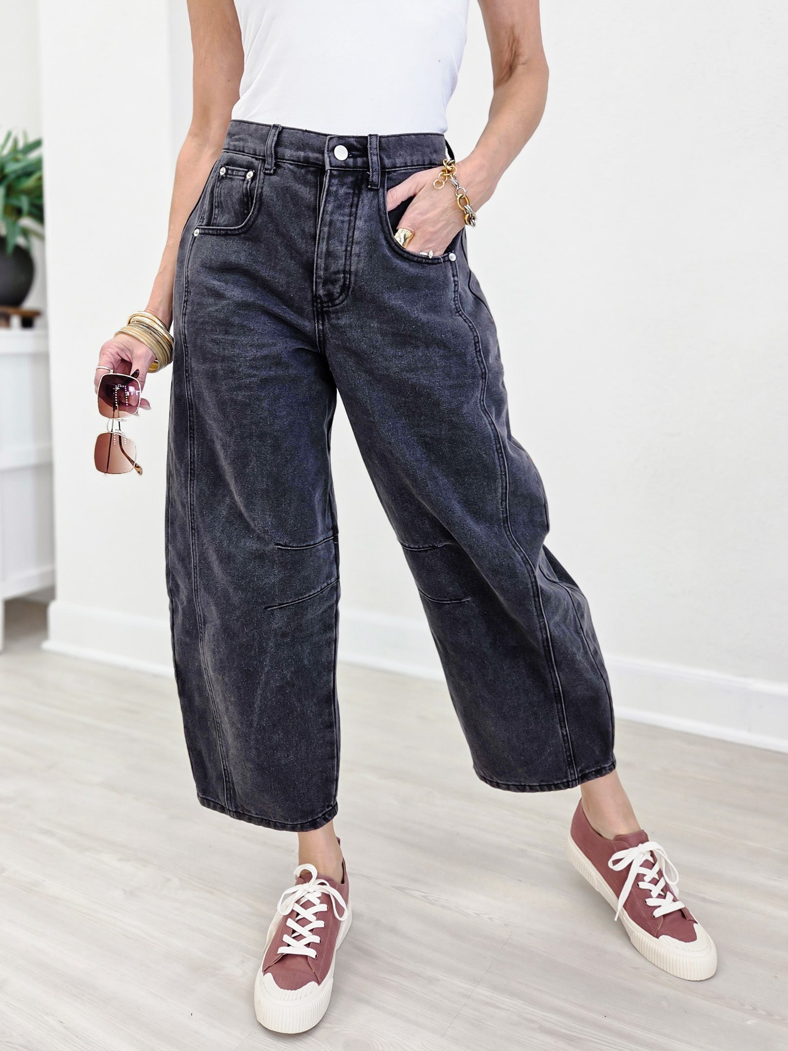 Mid Rise Wide Leg Barrel Jeans