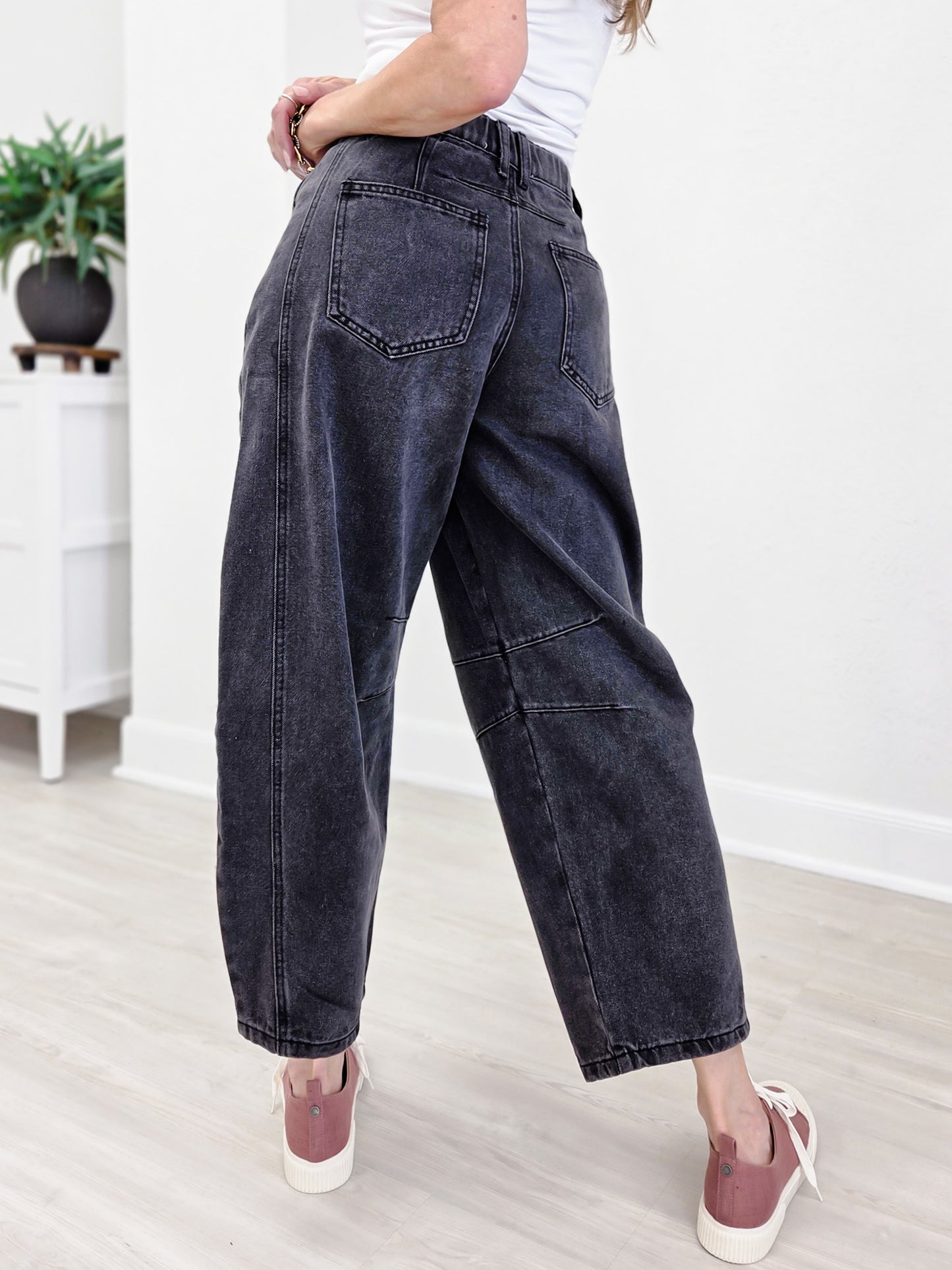 Mid Rise Wide Leg Barrel Jeans