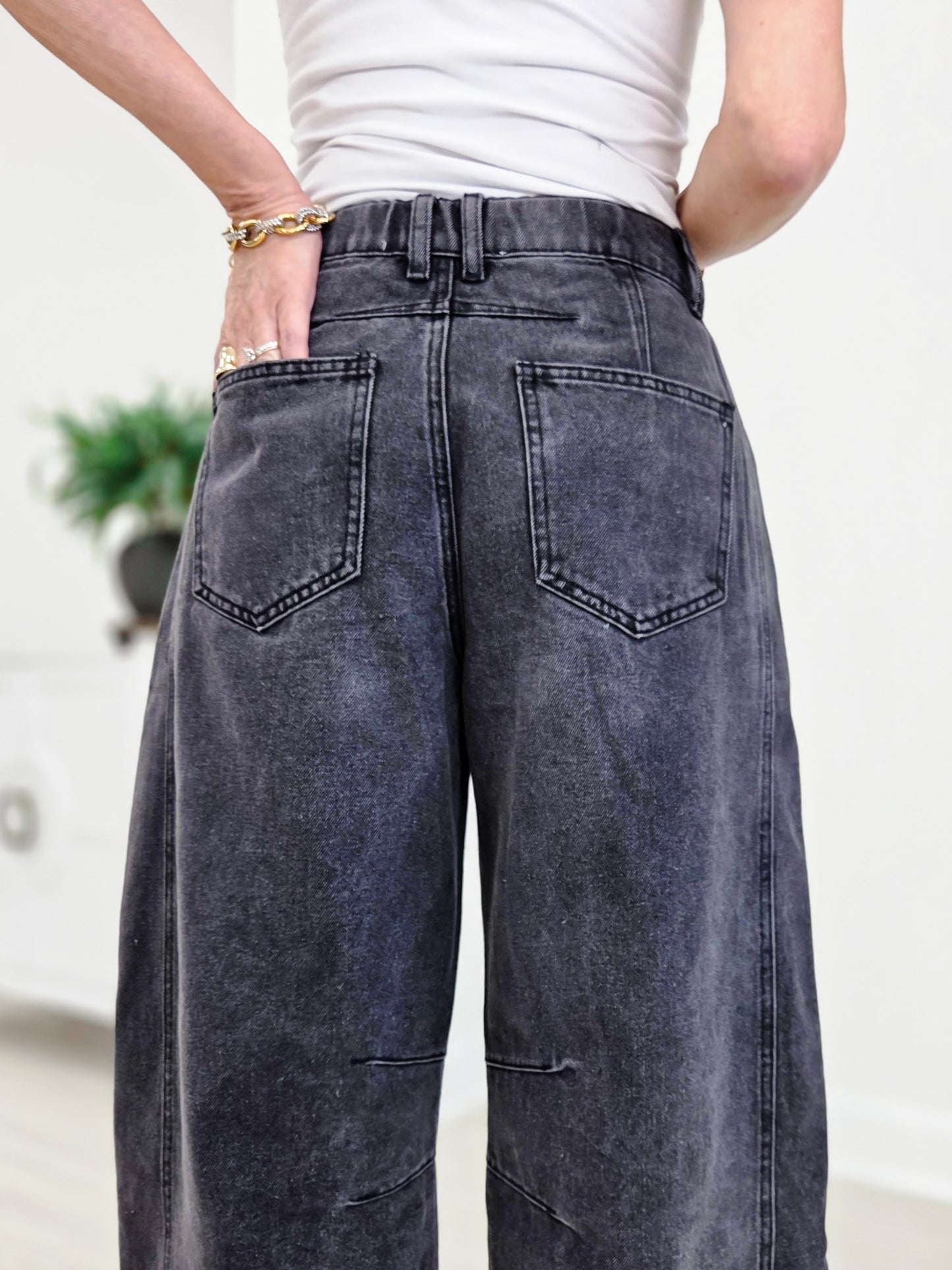 Mid Rise Wide Leg Barrel Jeans