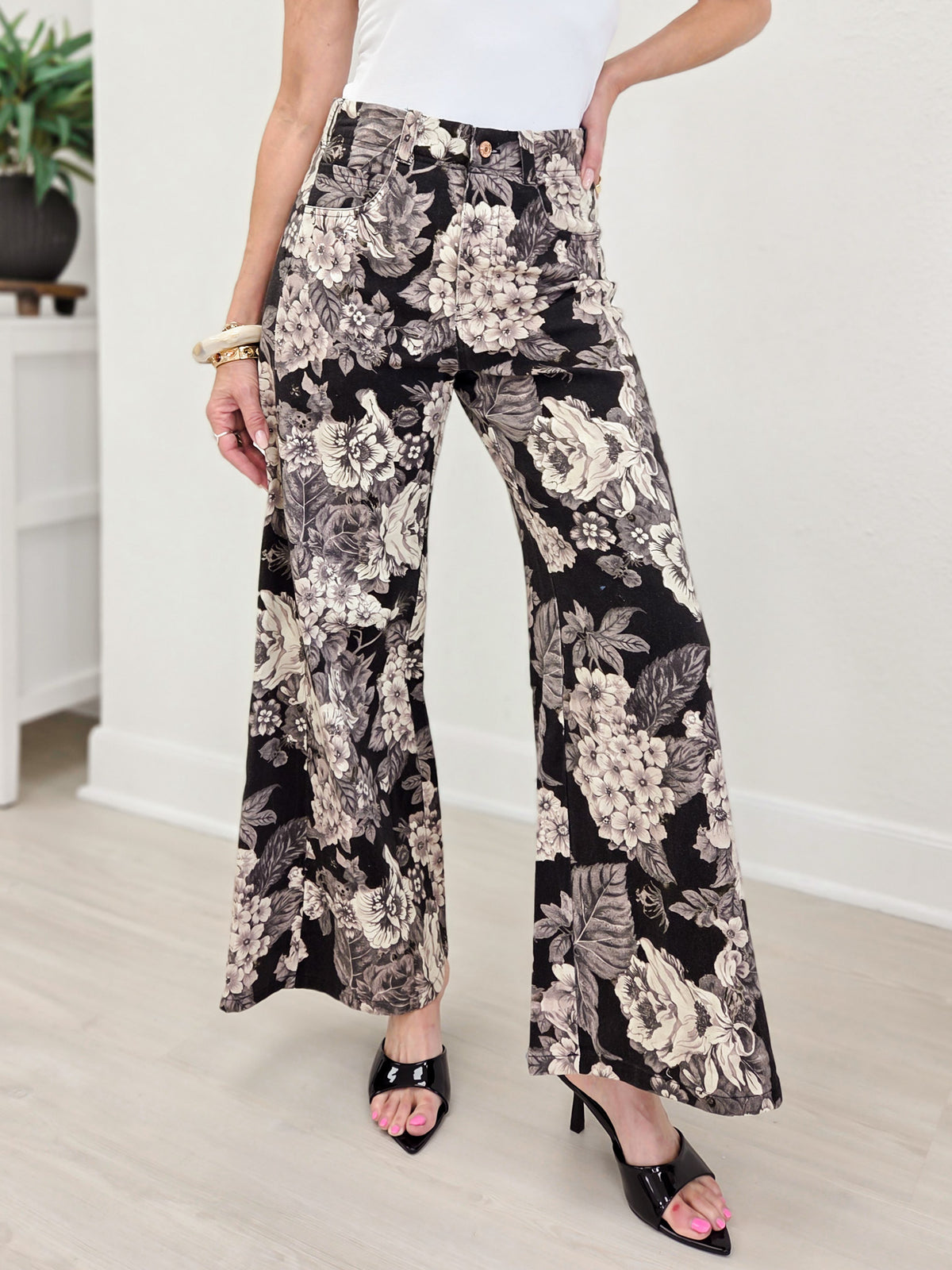 Wide Leg Pants Featuring Front Pockets With A Floral Design