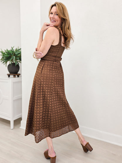 Elegant Midi Dress Featuring Eyelet Lace Texture