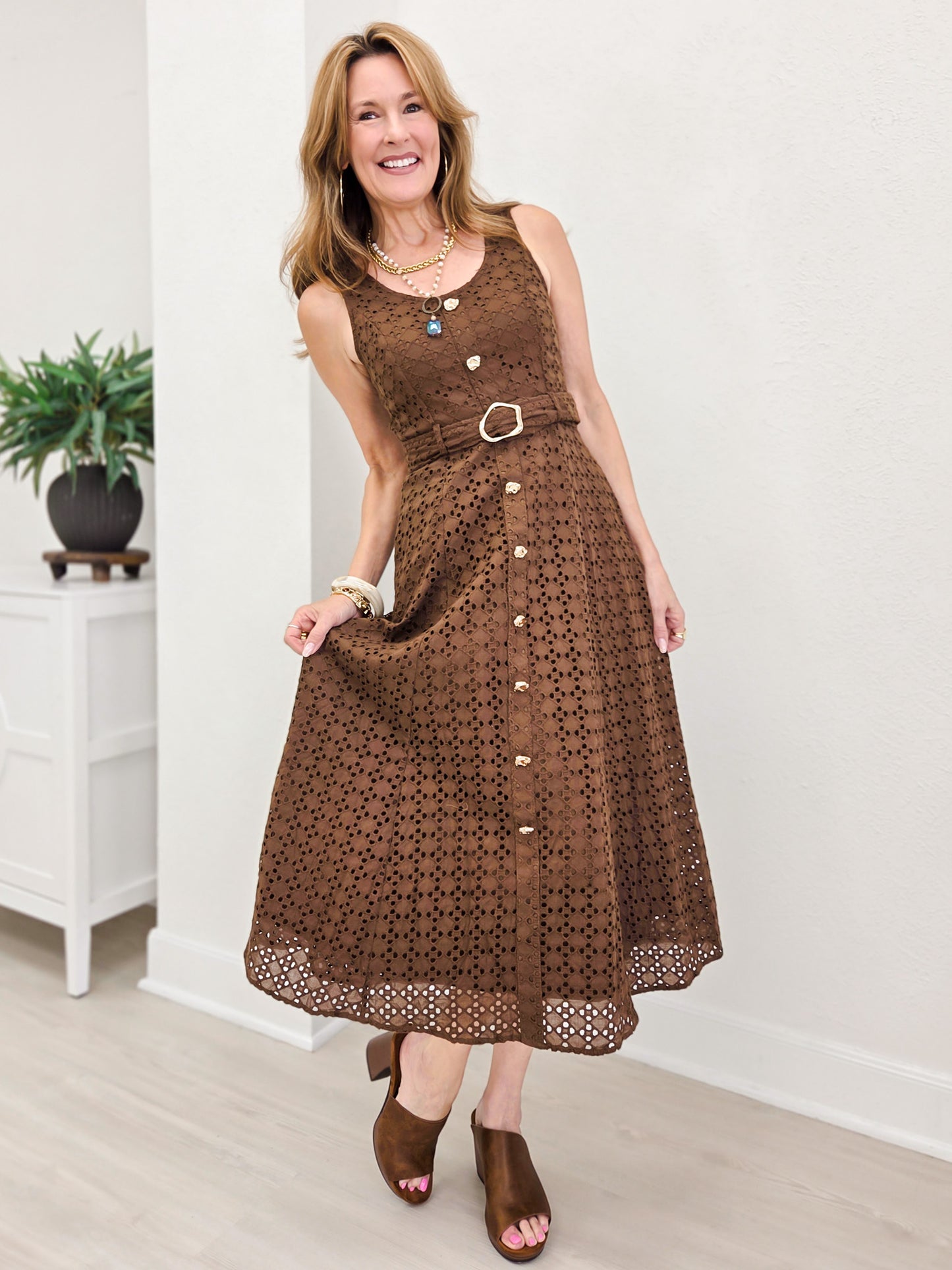 Elegant Midi Dress Featuring Eyelet Lace Texture