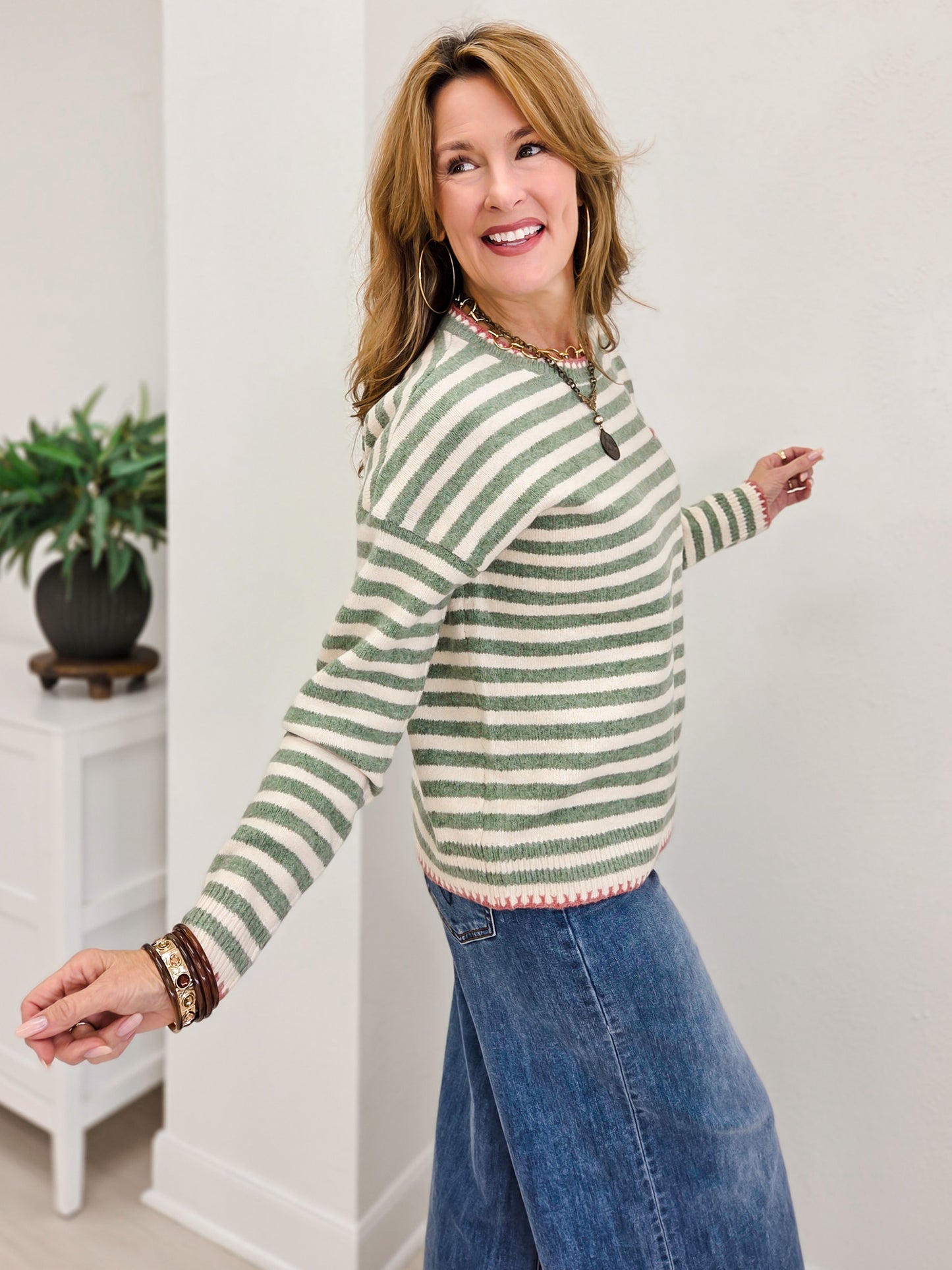 Pop Of Color Stitched Hem Long Sleeve Sweater