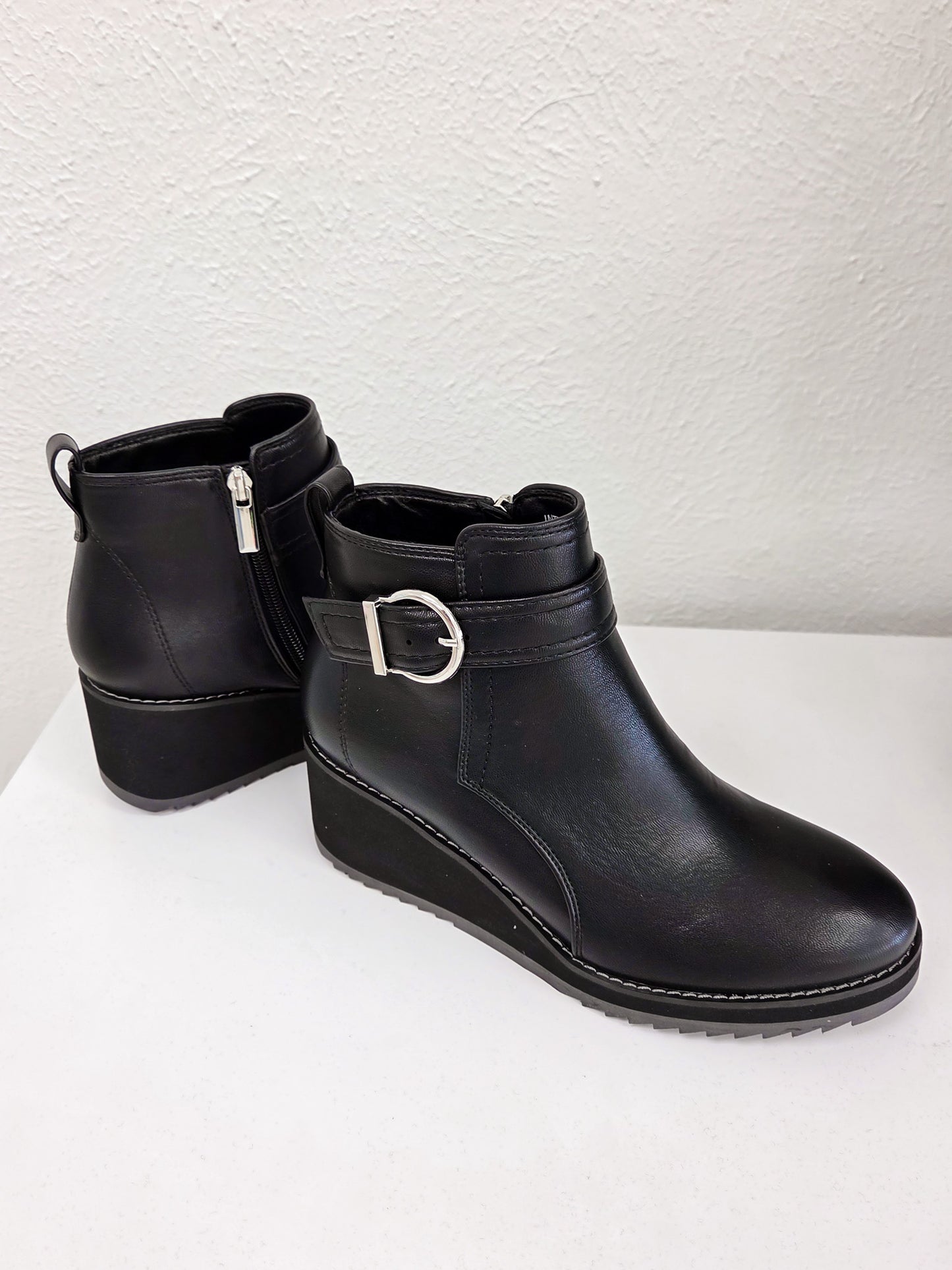 Corky's Intuition - Black
