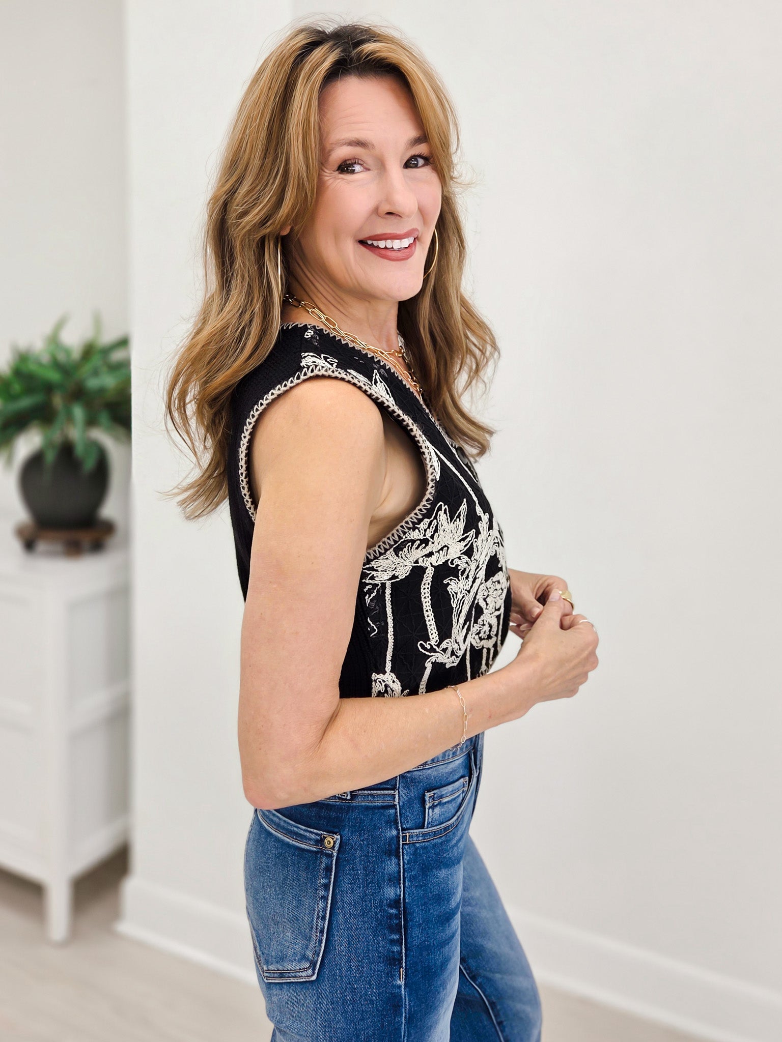 Relaxed Fit Floral Embroidered Vest