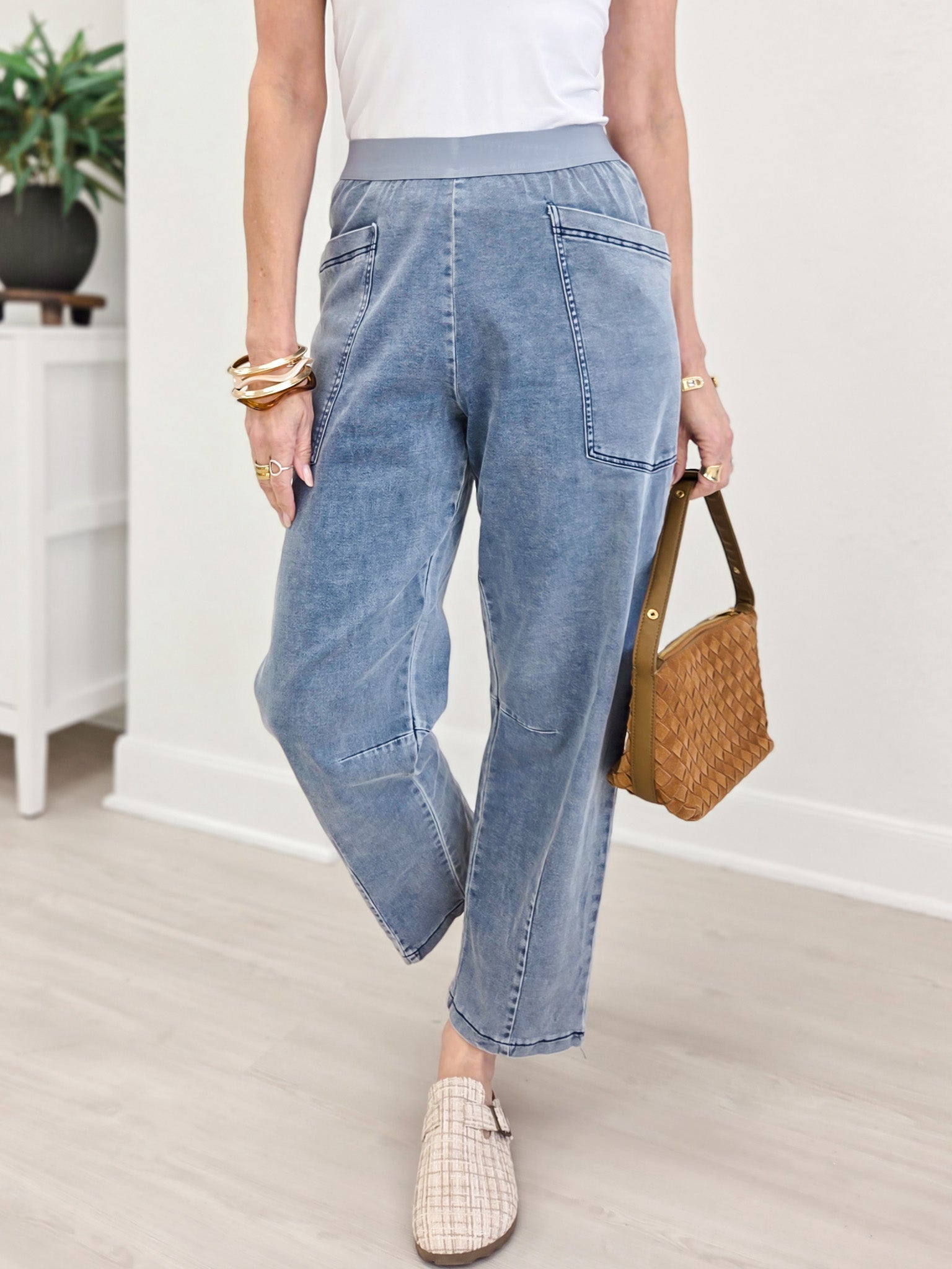 Wide Leg Denim Pants With Oversized Front Pockets