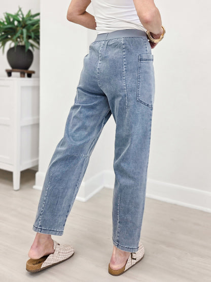 Wide Leg Denim Pants With Oversized Front Pockets