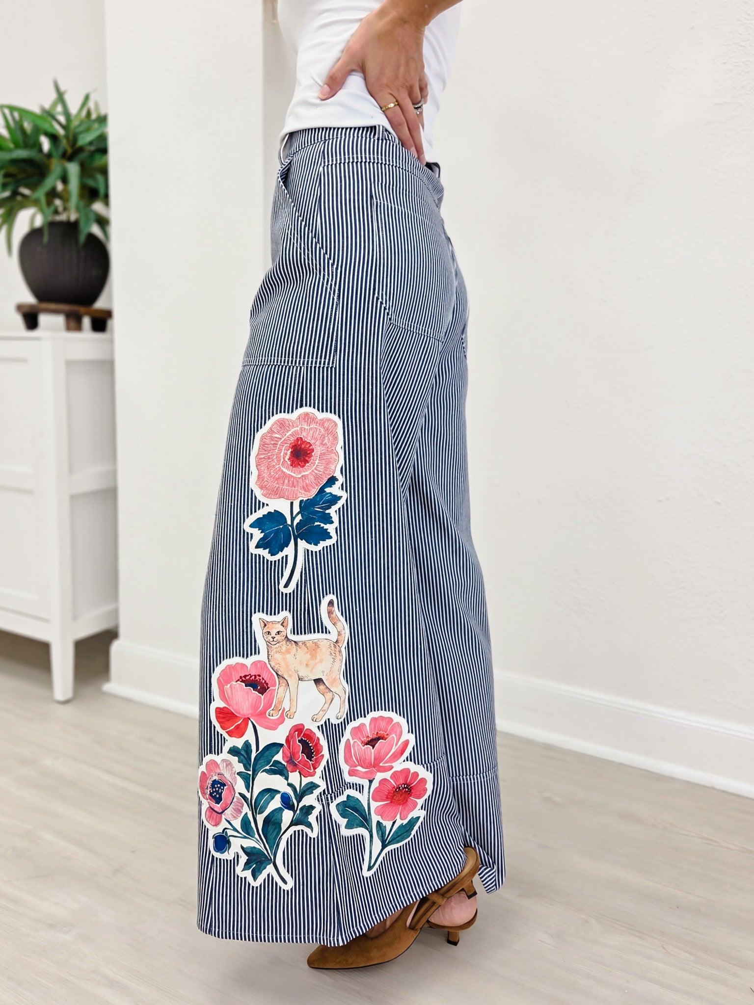 Floral Applique Striped Wide Leg Pant