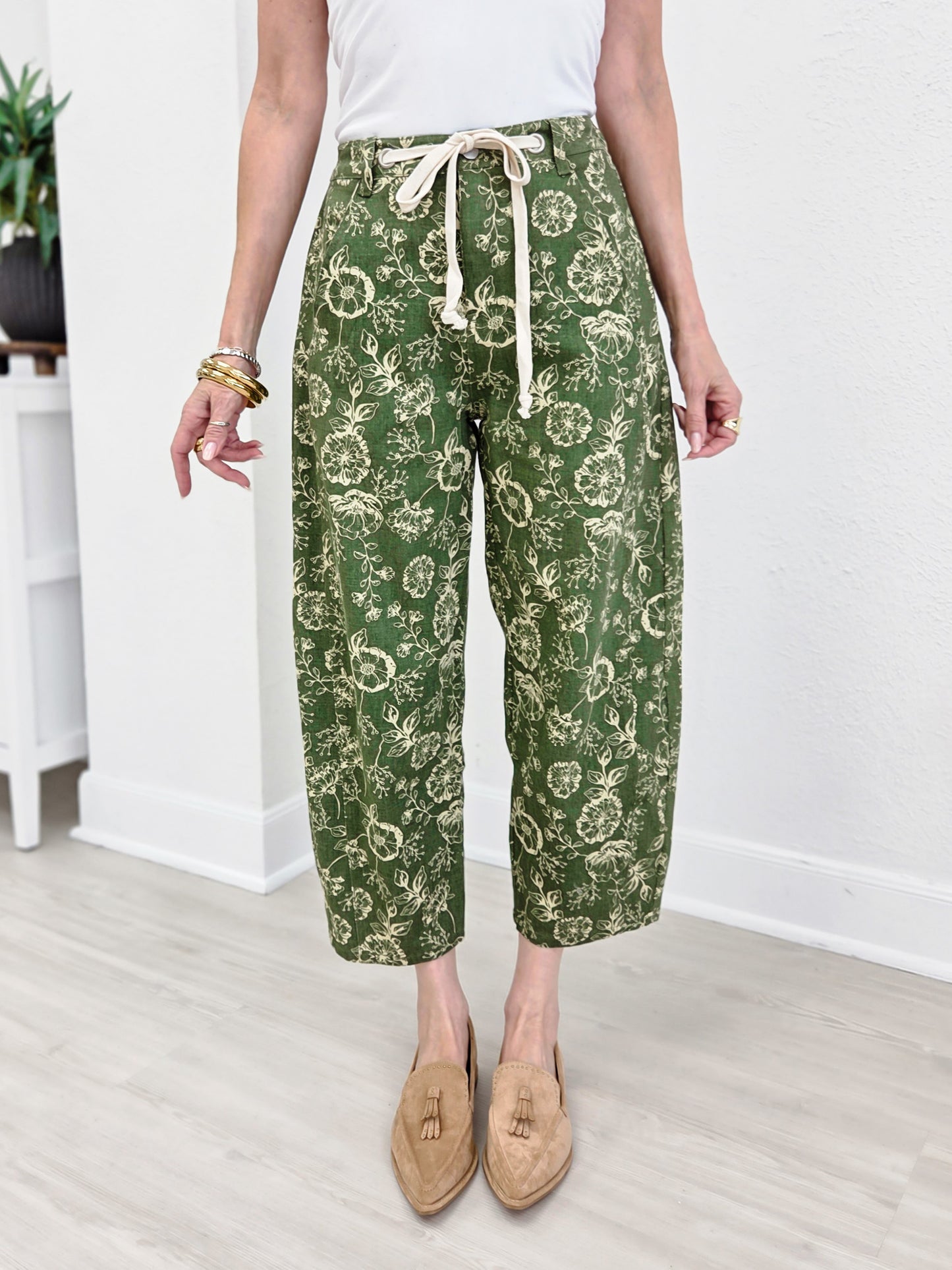 Cropped Floral Printed  Straight Leg Pants