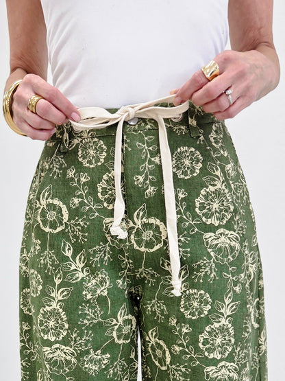 Cropped Floral Printed  Straight Leg Pants