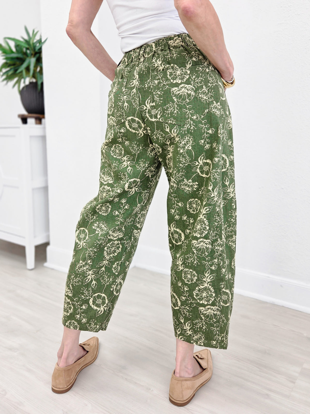 Cropped Floral Printed  Straight Leg Pants