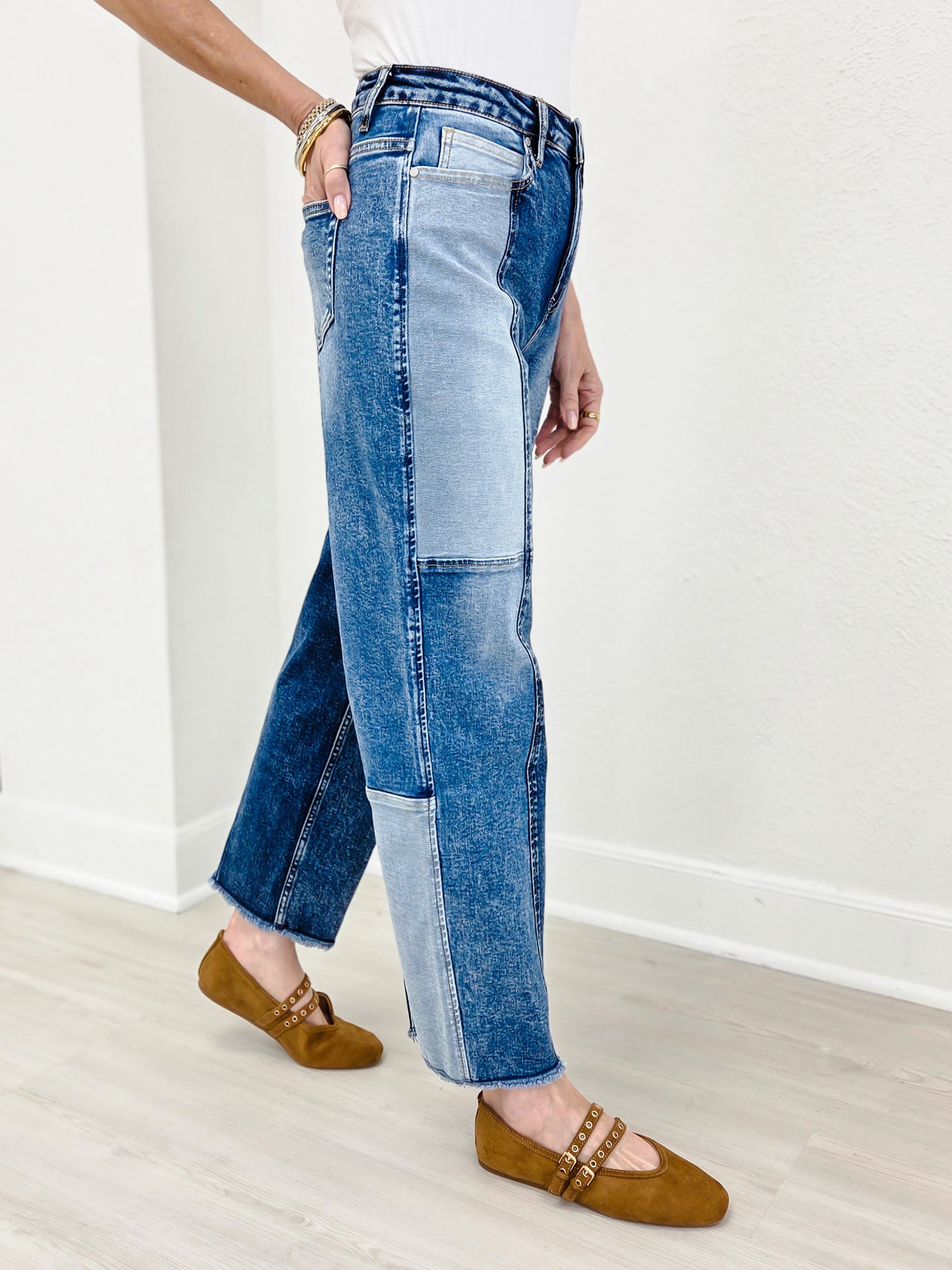 Stretchy Patchwork Designed Cropped jeans with Freayed Hem