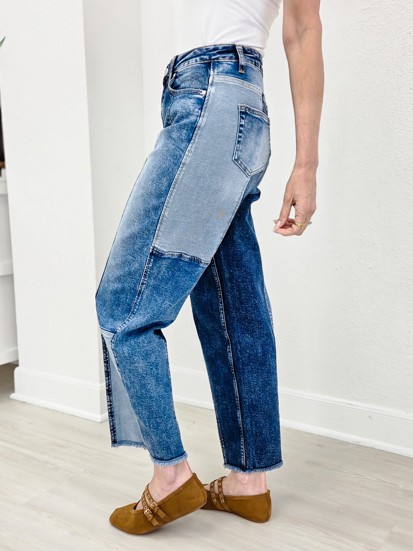 Stretchy Patchwork Designed Cropped jeans with Freayed Hem