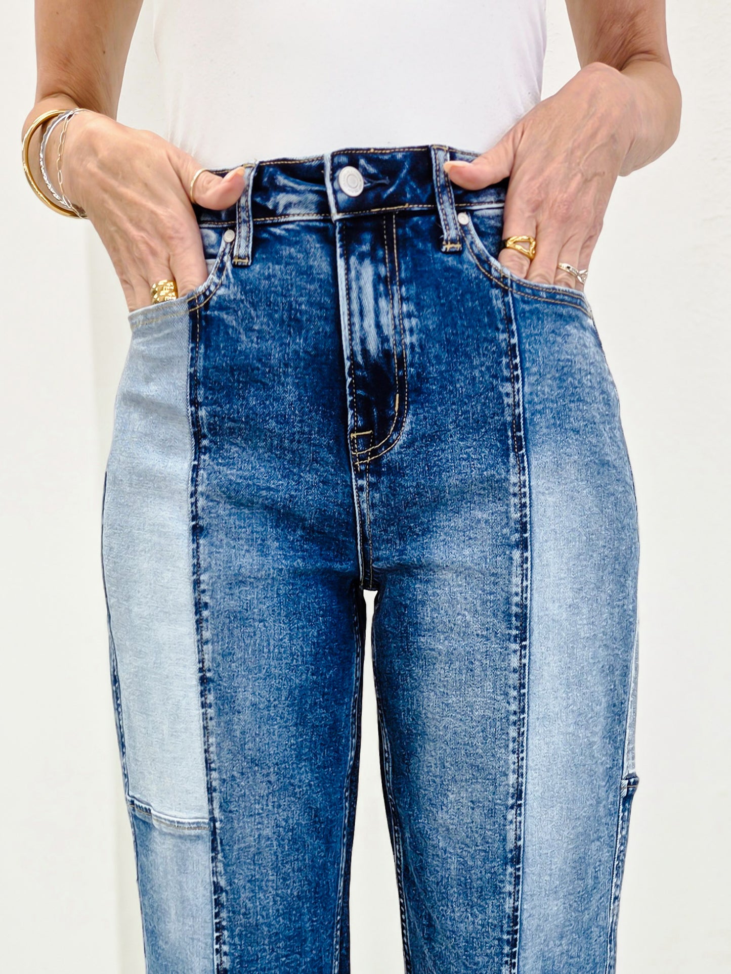 Stretchy Patchwork Designed Cropped jeans with Freayed Hem