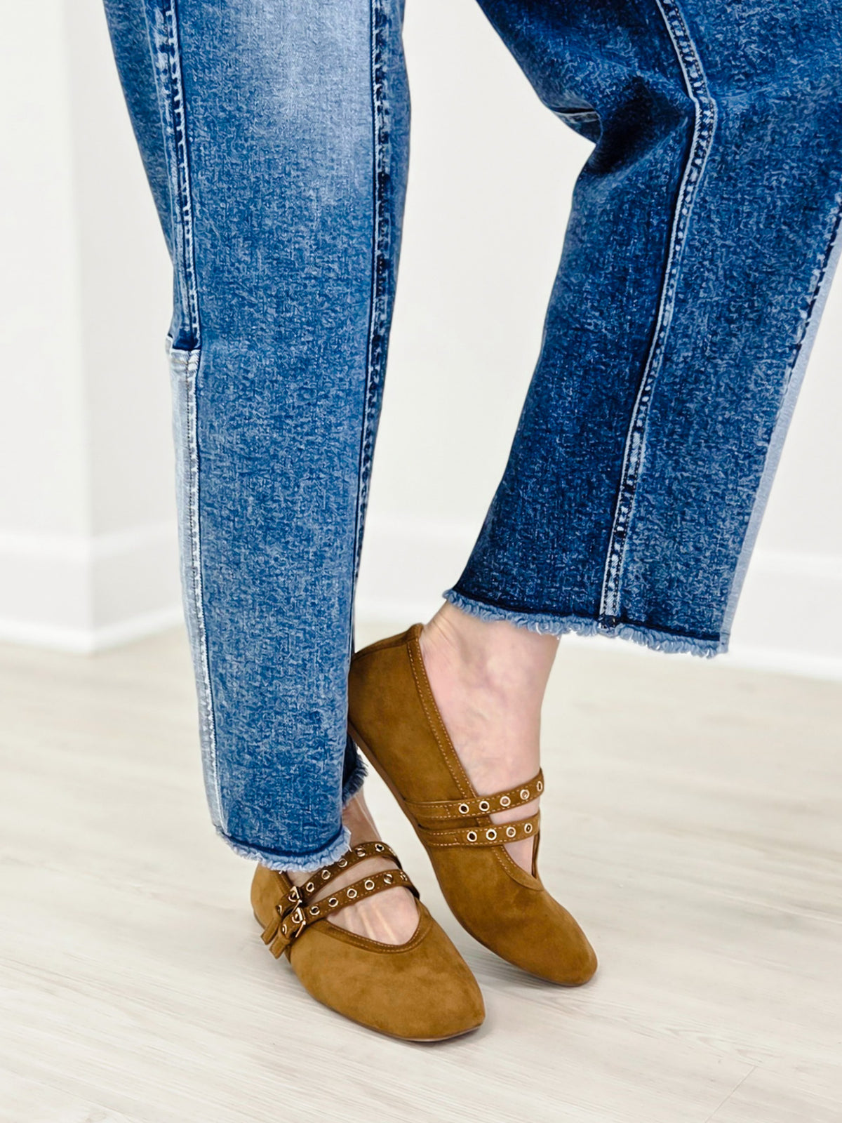 Stretchy Patchwork Designed Cropped jeans with Freayed Hem