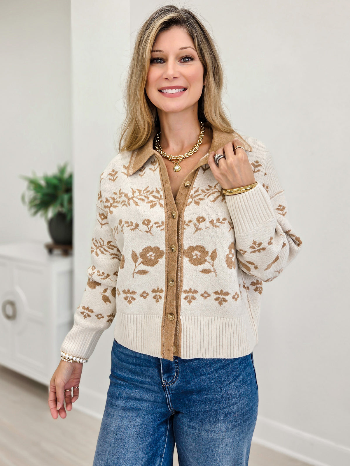 Floral Jacquard Contrast Collar Knit Cardigan