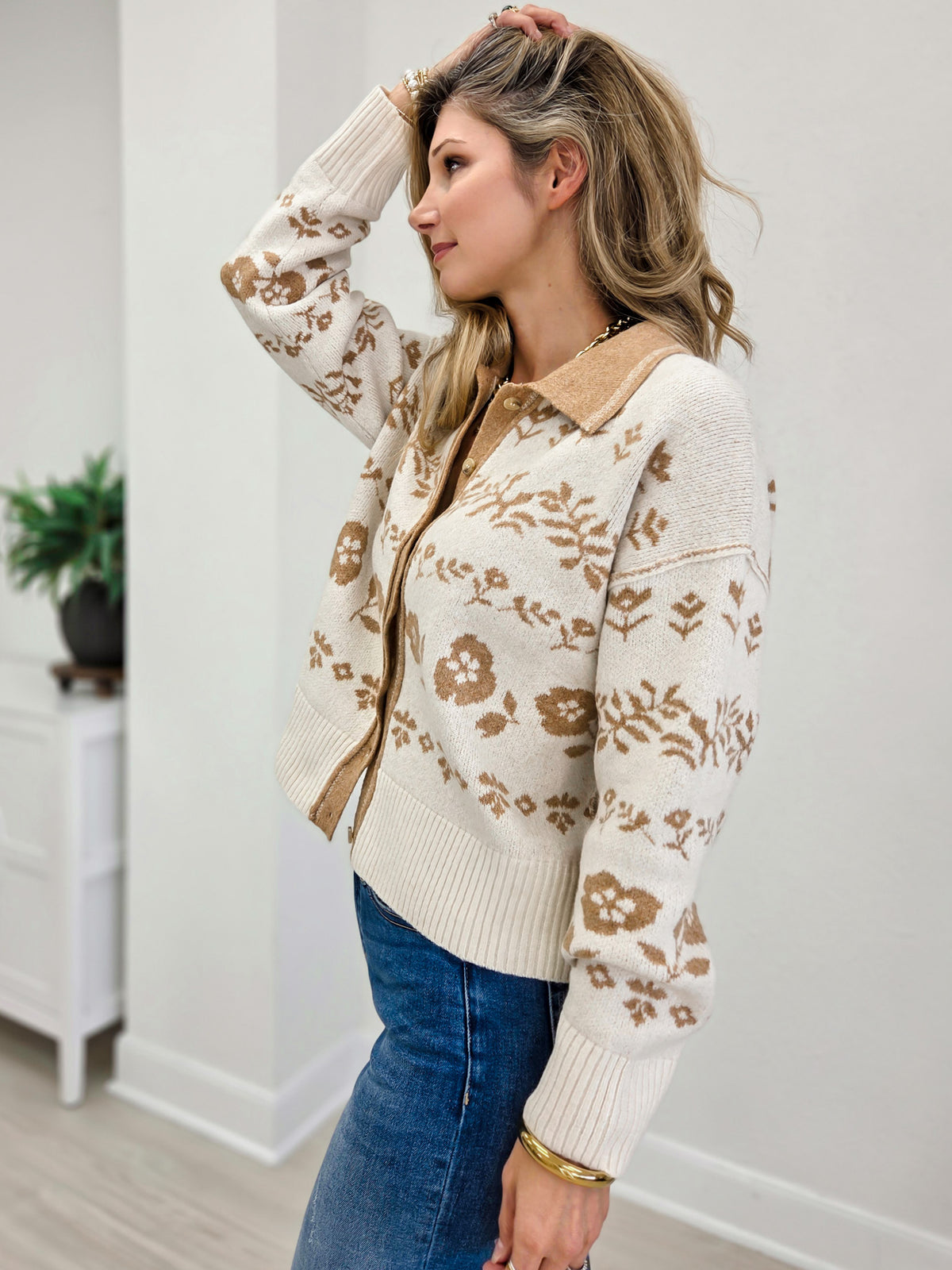 Floral Jacquard Contrast Collar Knit Cardigan