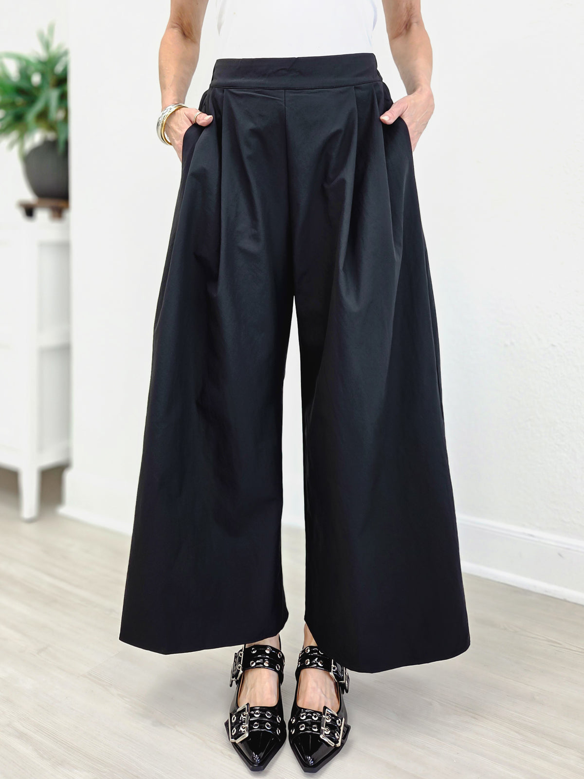 Sandy Poplin Set Featuring A Hi Lo Top & Wide Leg Pants