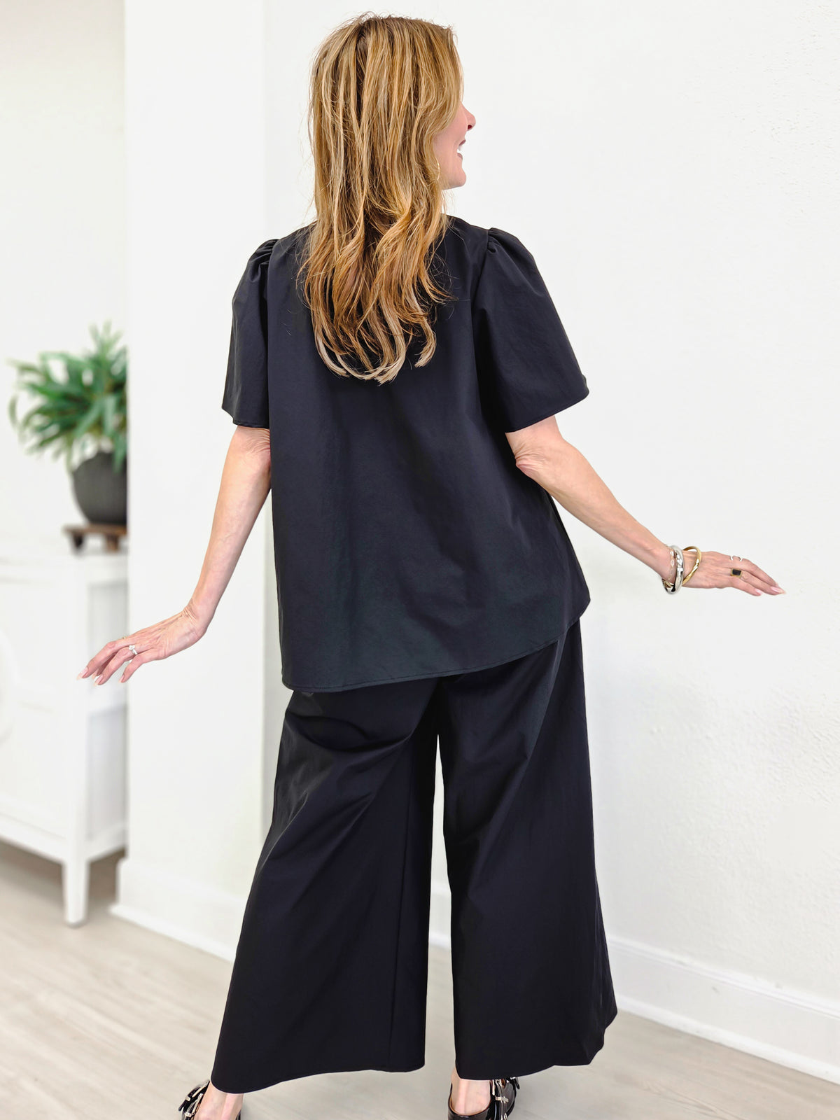 Sandy Poplin Set Featuring A Hi Lo Top & Wide Leg Pants