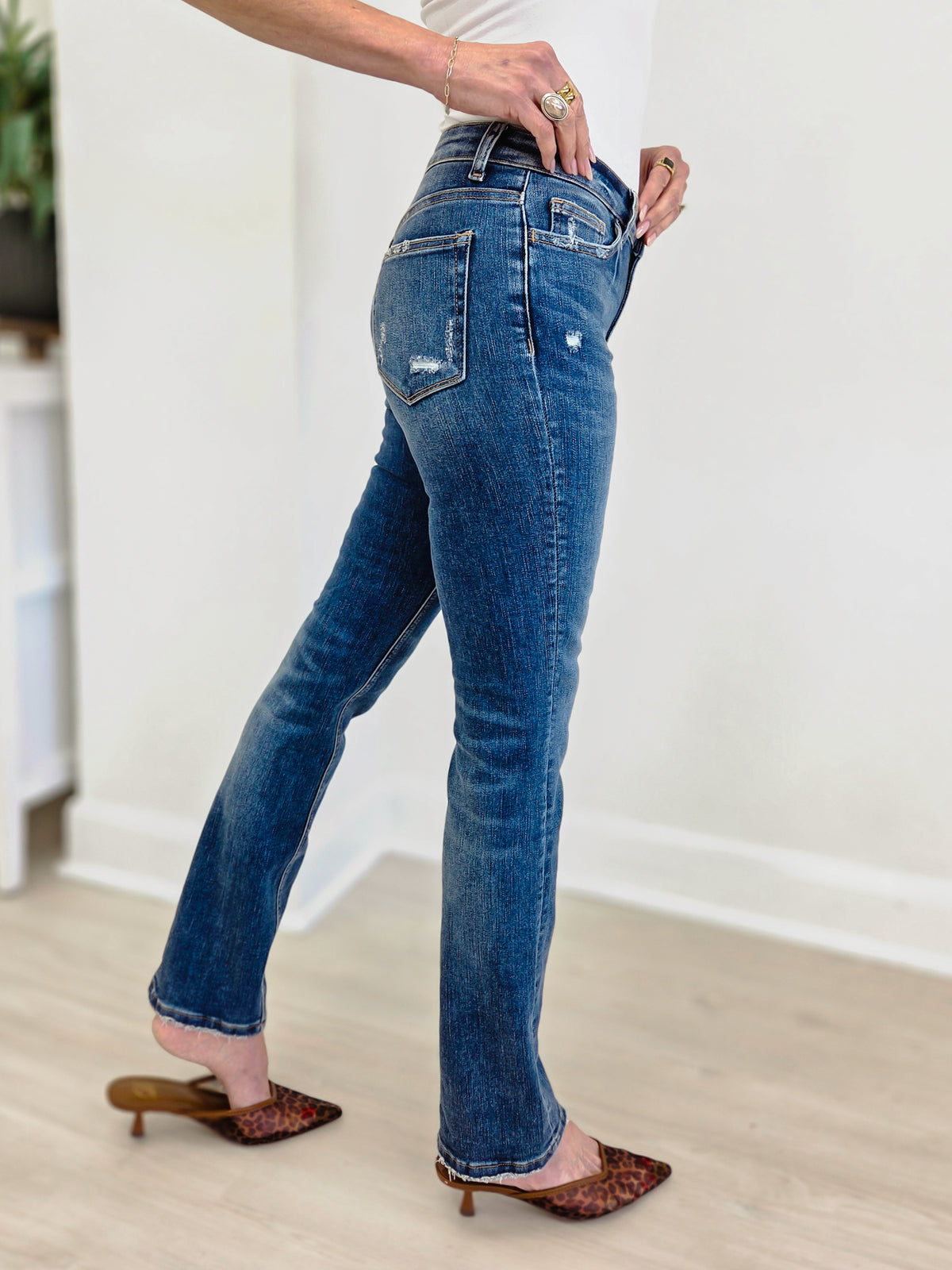 Vervet Pleasantly Mid Rise Straight Leg Jeans