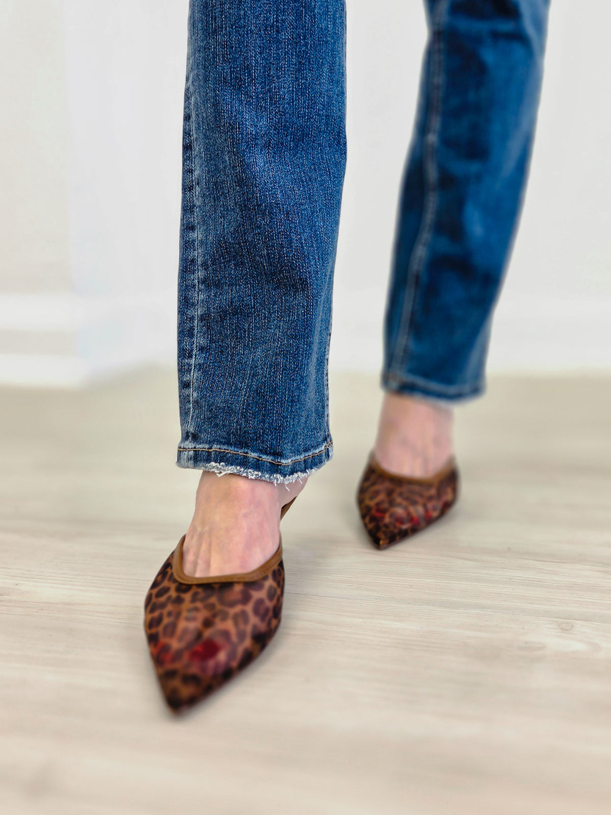 Vervet Pleasantly Mid Rise Straight Leg Jeans