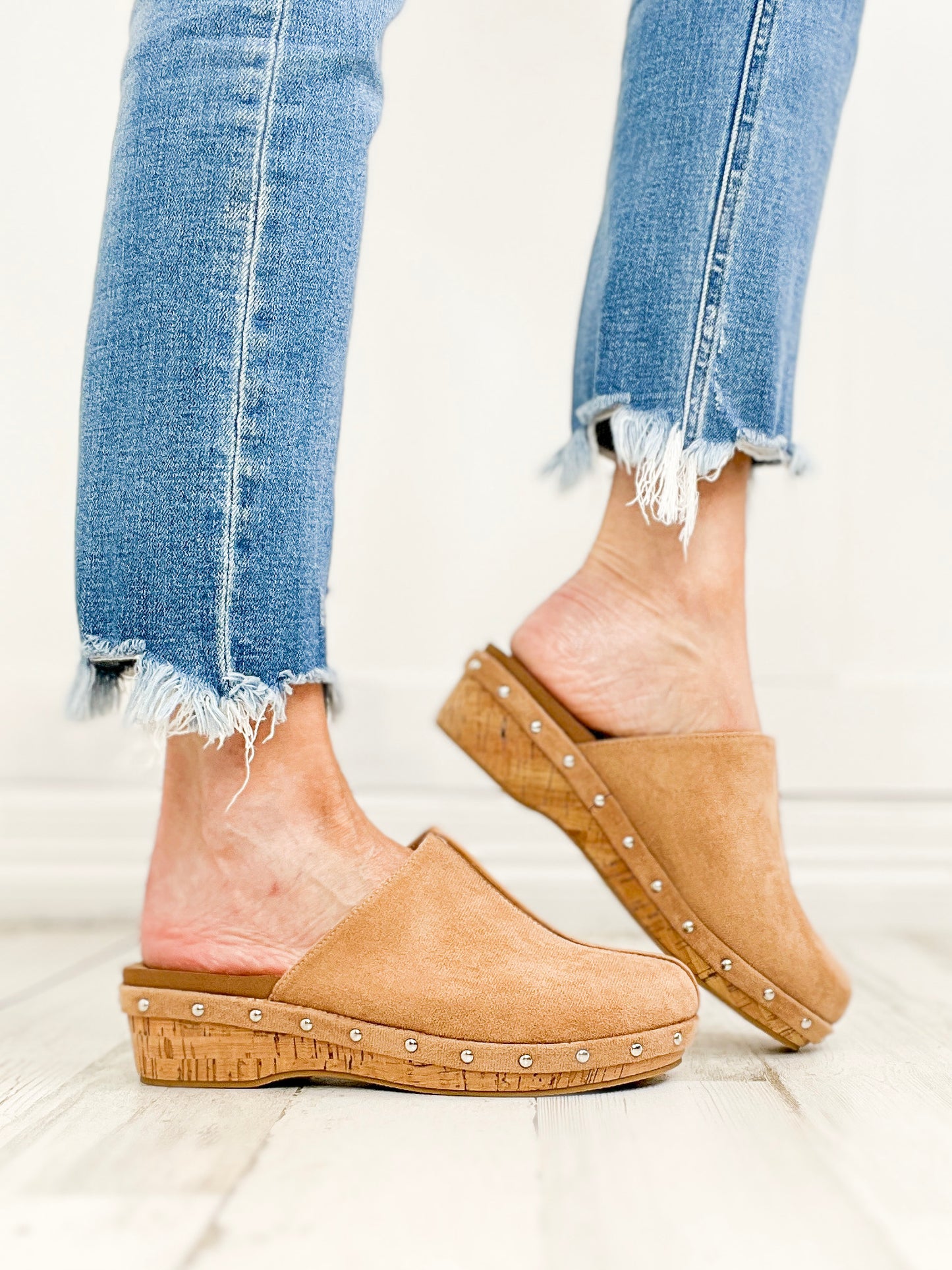 Corkys NEWBIE Clogs in Camel