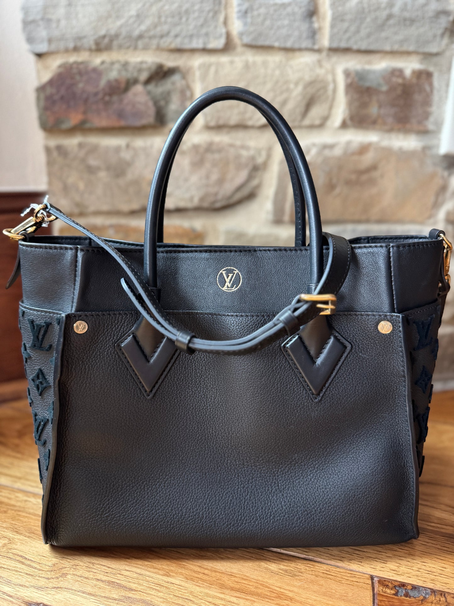 Louis Vuitton On My Side MM