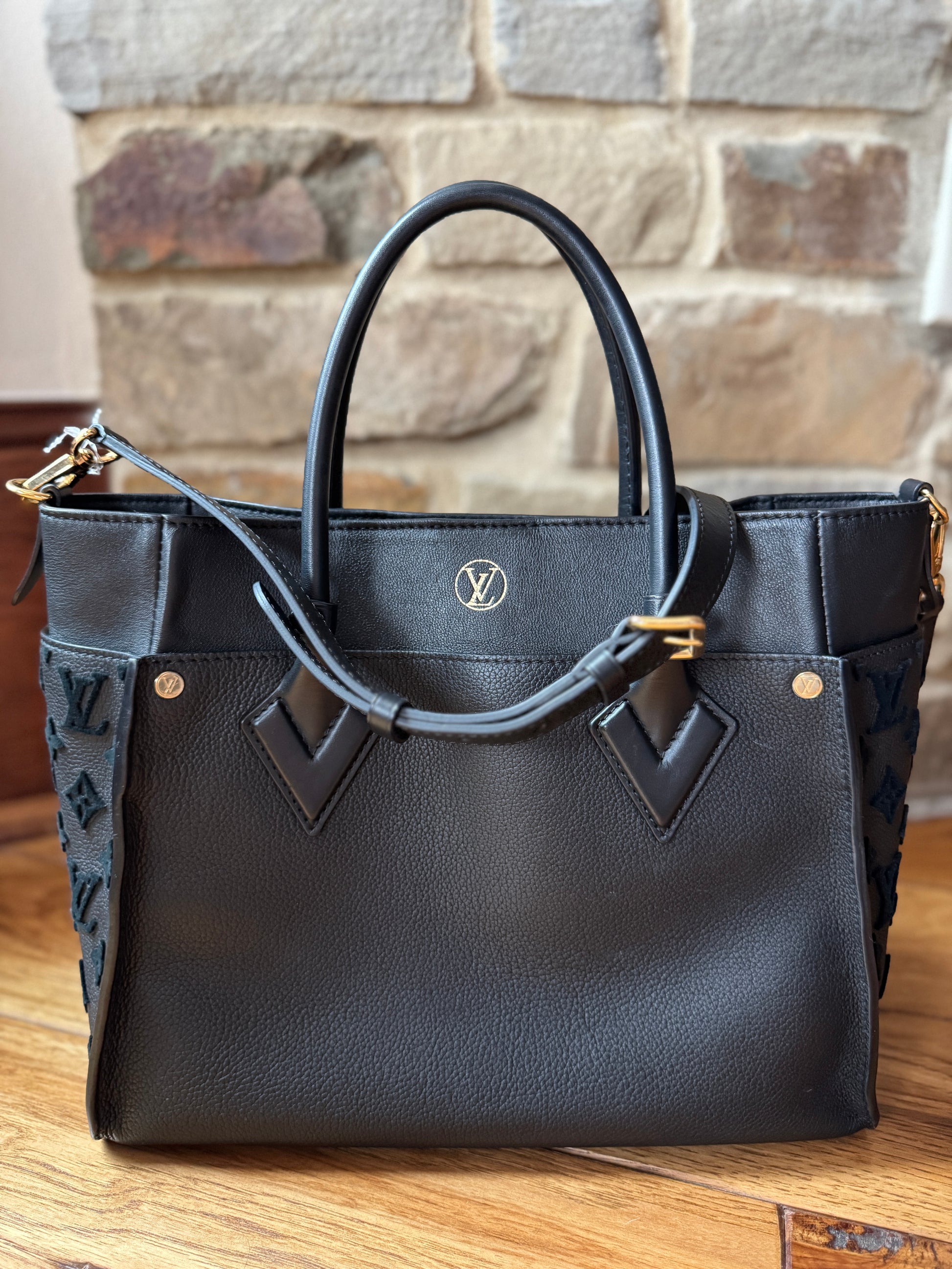 Louis Vuitton On My Side MM
