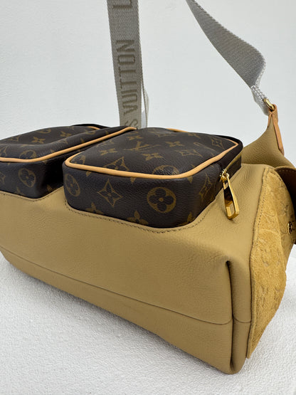 Louis Vuitton Trail Messenger Hobo Cargo Bag