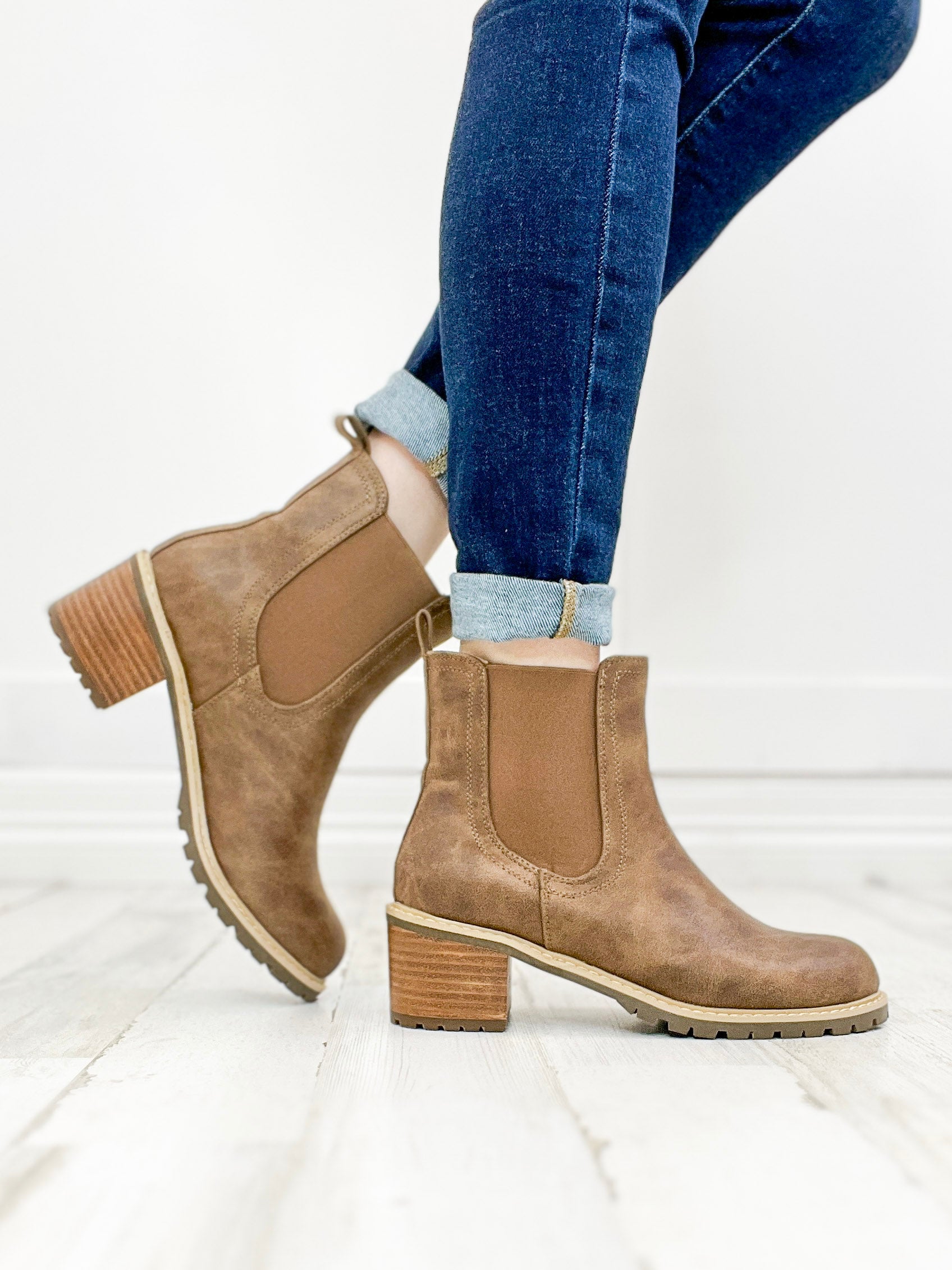Corkys Doohickey Boots in TAUPE