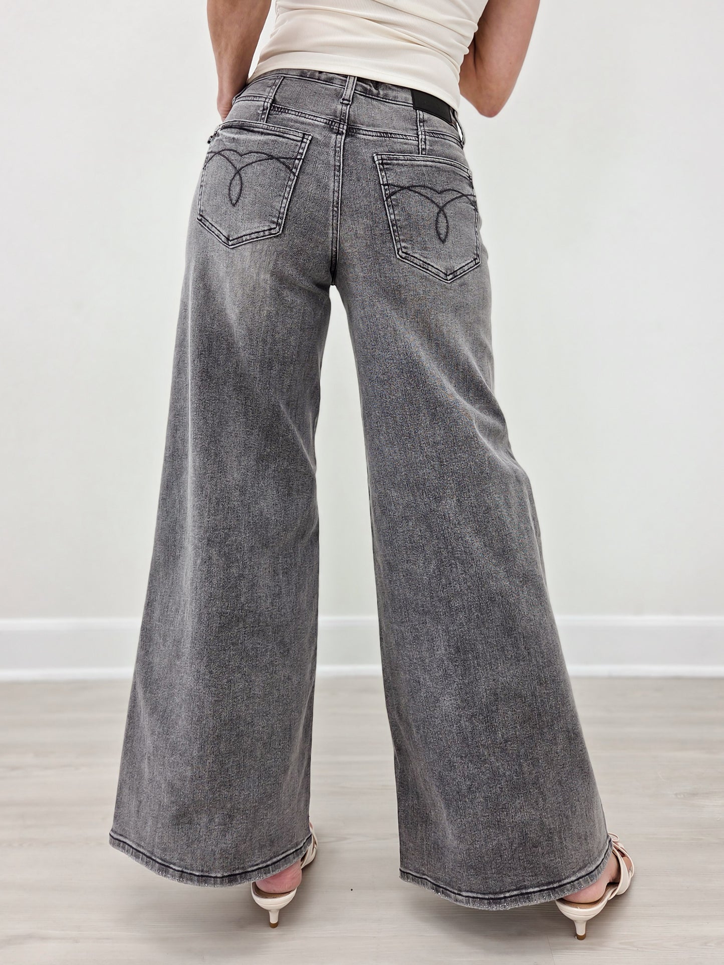 Judy Blue SOMBRA Mid-Rise Palazzo Split Back Yoke Jeans