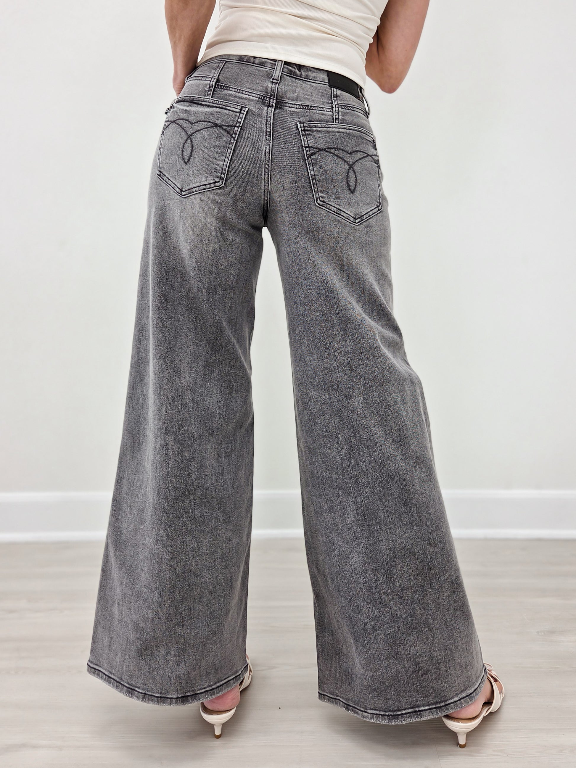 Judy Blue SOMBRA Mid-Rise Palazzo Split Back Yoke Jeans