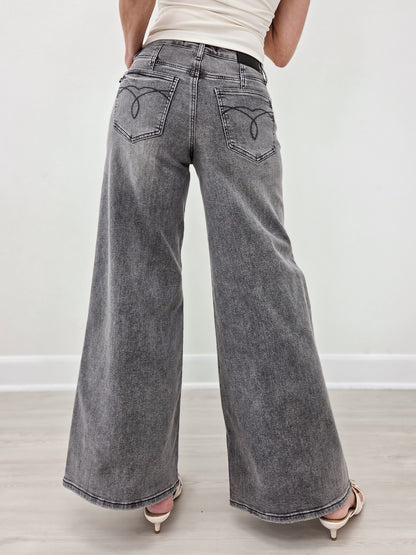 Judy Blue SOMBRA Mid-Rise Palazzo Split Back Yoke Jeans