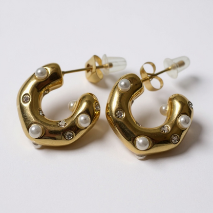 Ranee Small Pearl Earrings