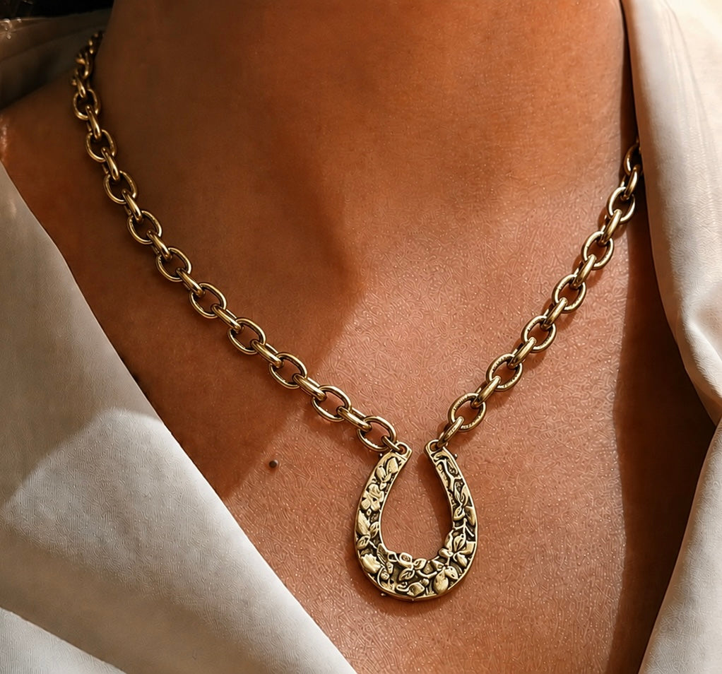 Vintage Reproduction Gold Plated 17" Chain with Horseshoe Pendant