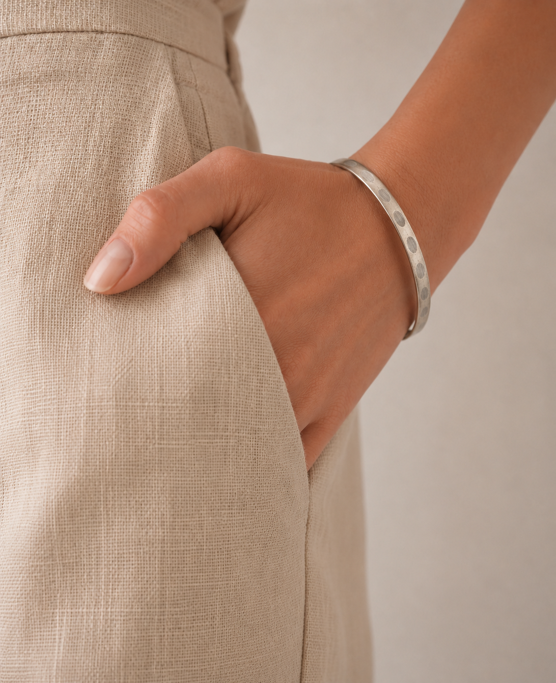 Vintage Hammered Medium Silver Bangle