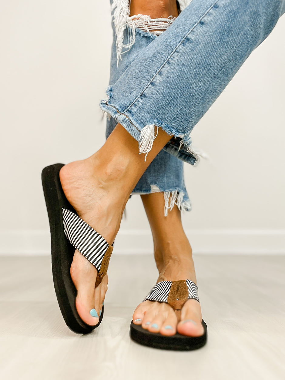 files/CorkysSummerBreakFlipFlopSandalsinBlackWhiteStripe1.jpg