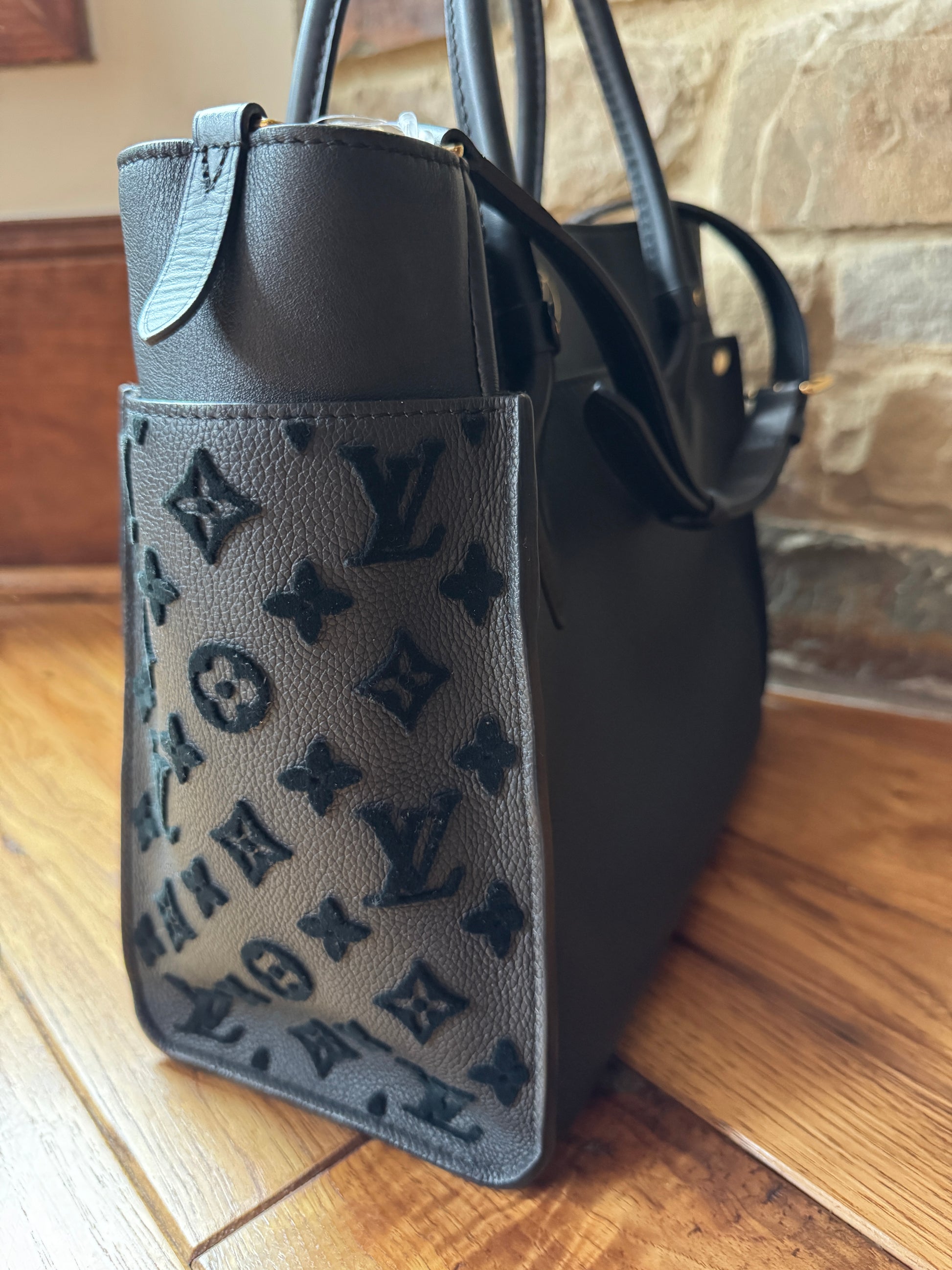 Louis Vuitton On My Side MM