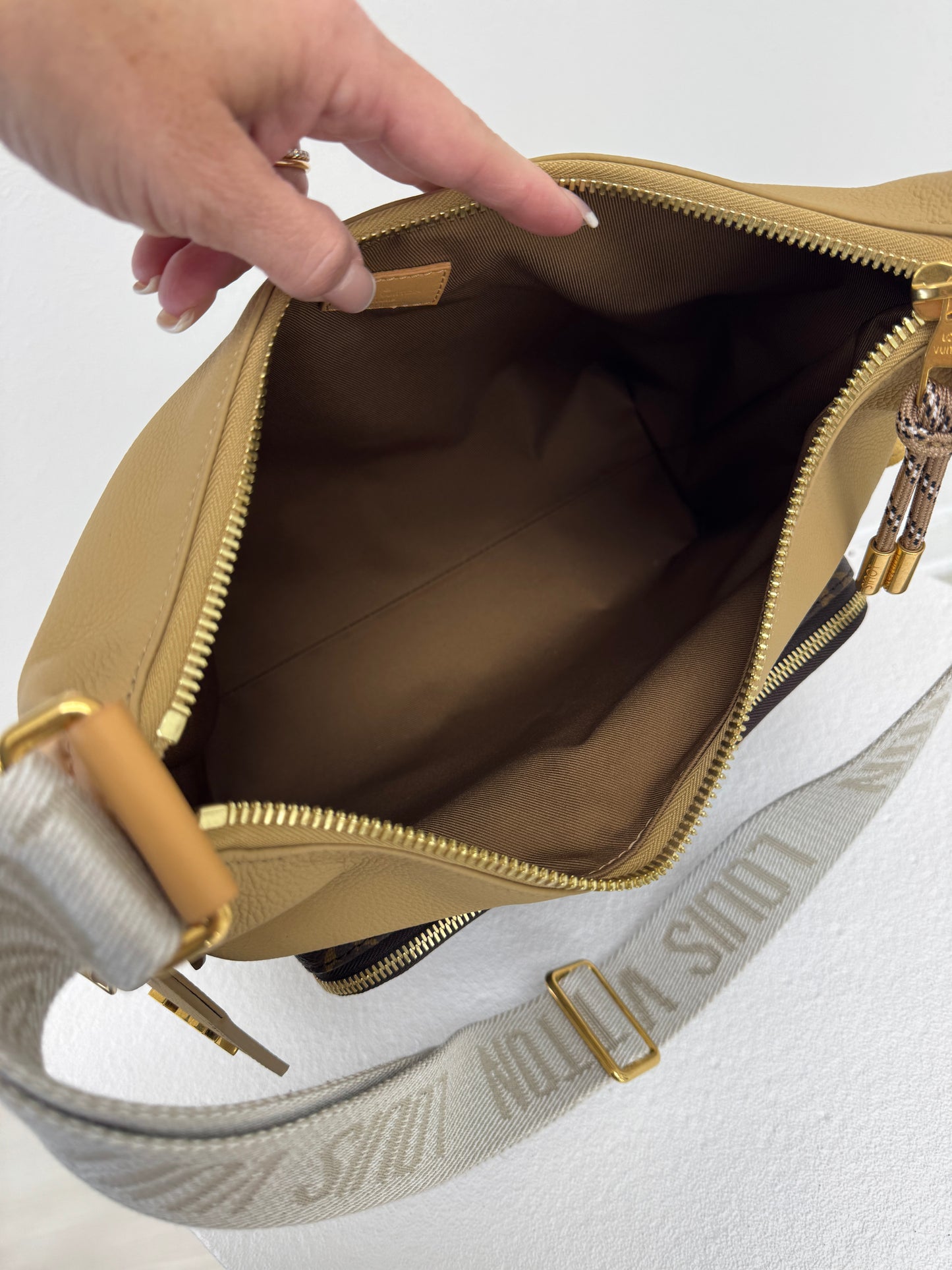 Louis Vuitton Trail Messenger Hobo Cargo Bag
