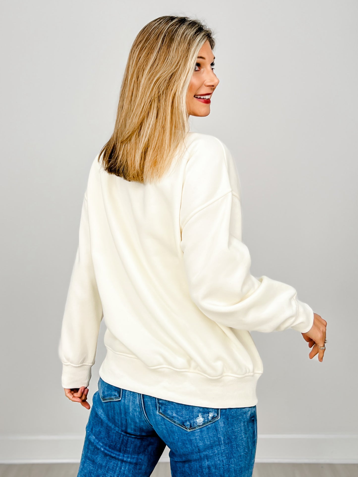 Round Neck Heart Graphic Print Sweatshirt
