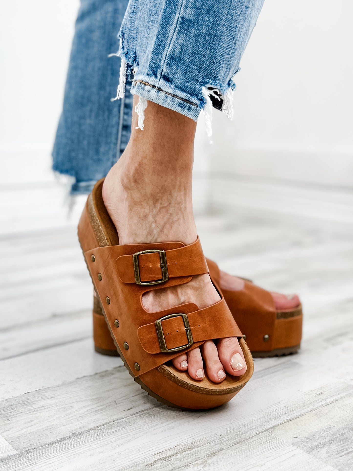 Corkys Wannabe Cognac Smooth Sandal