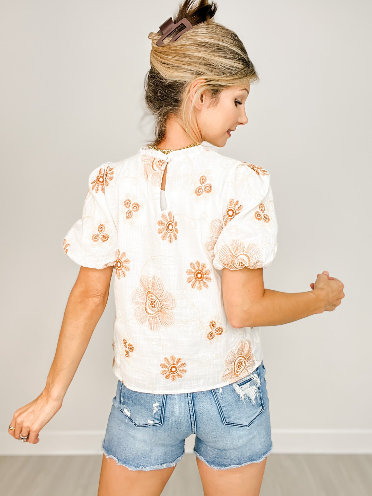 Daisy Embroidered Short Puff Sleeve Top