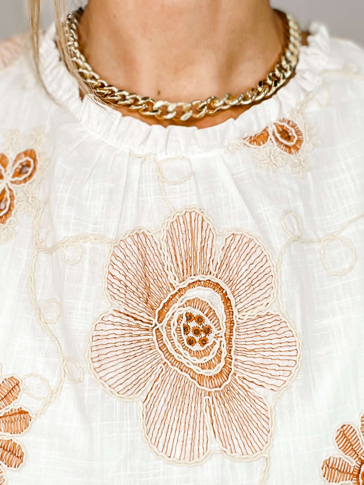 Daisy Embroidered Short Puff Sleeve Top