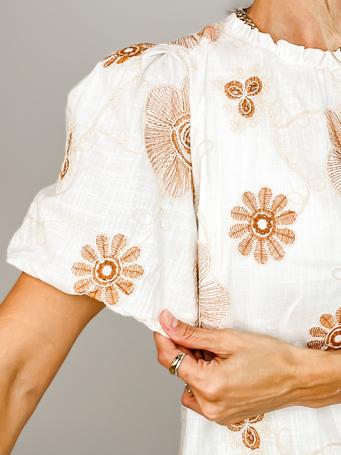 Daisy Embroidered Short Puff Sleeve Top