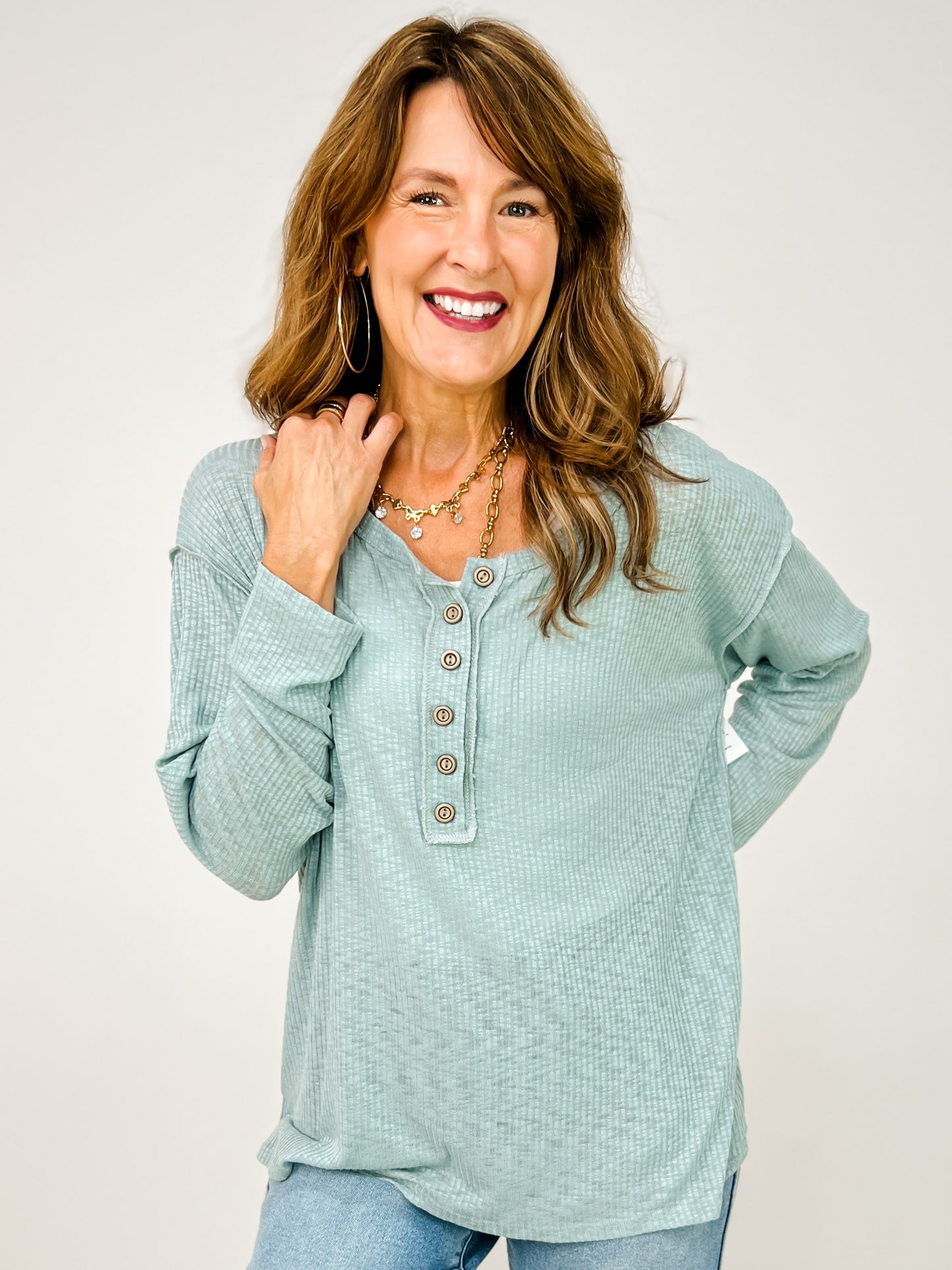 Slub Rib Knit Buttoned Round Neck Top
